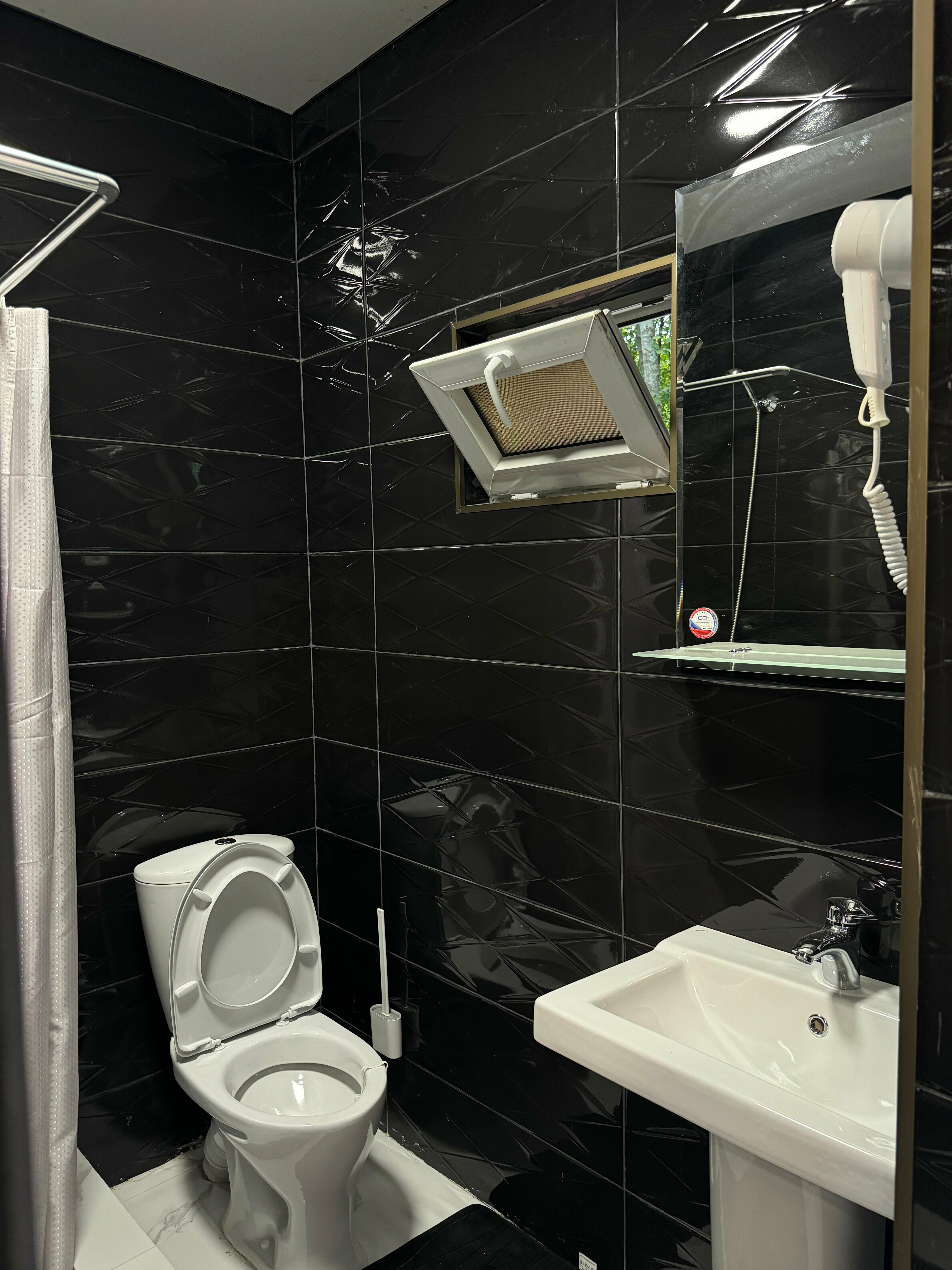 Cемейный номер с собственной ванной комнатой