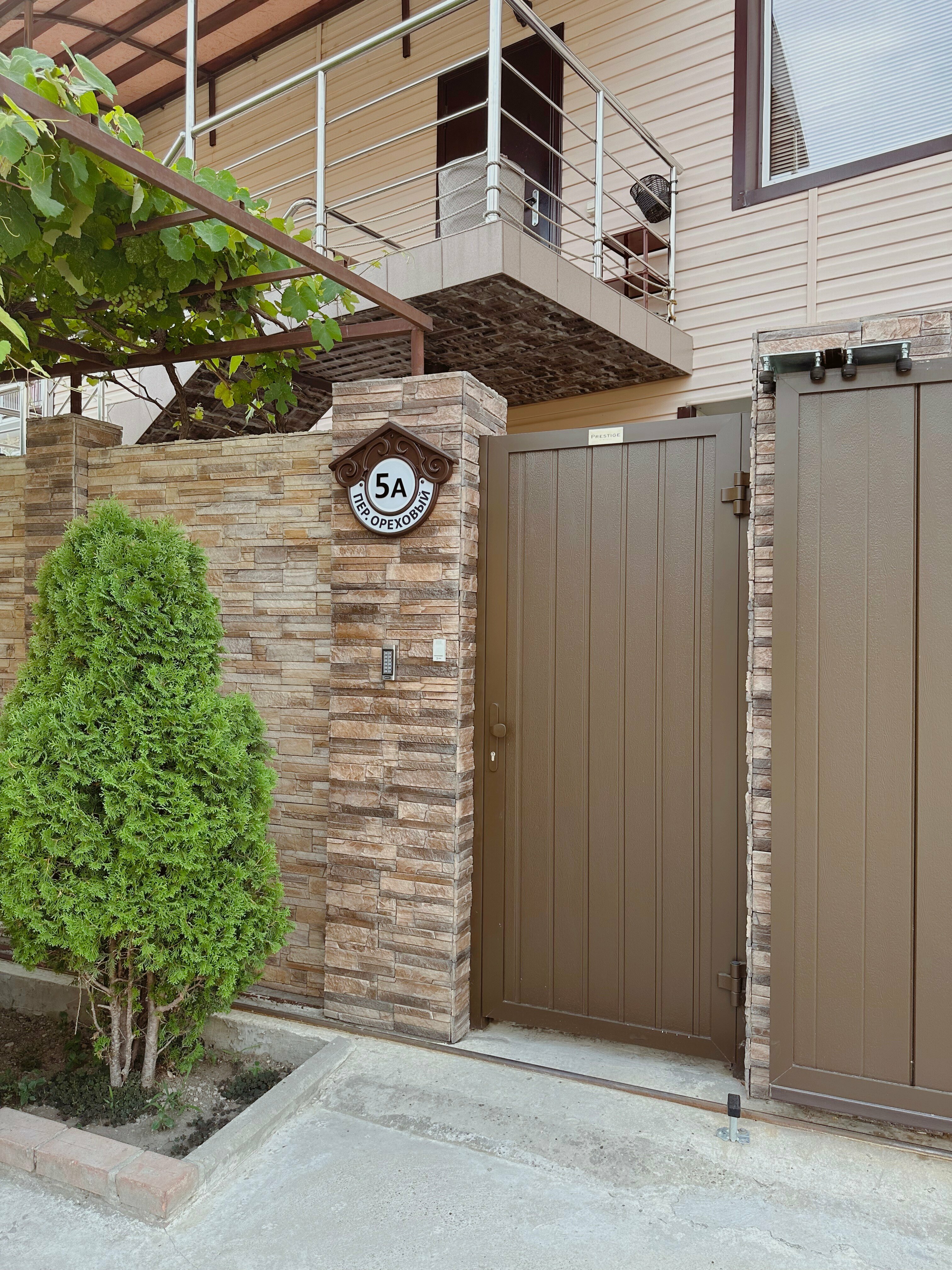 Четырехместный номер с видом на горы