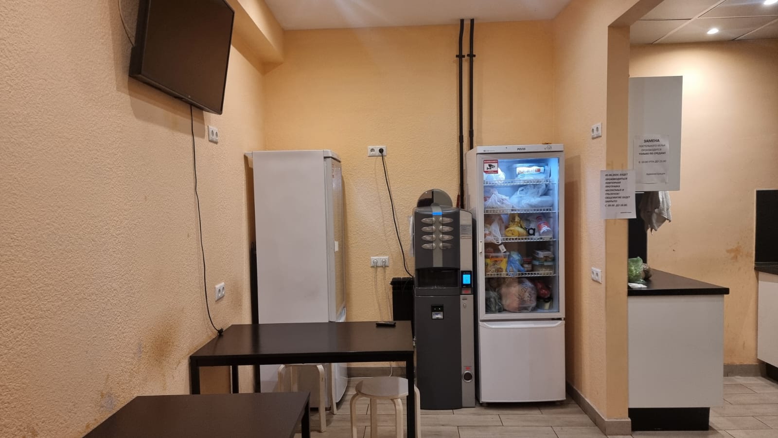 Спальное место на двухъярусной кровати в общем номере для женщин