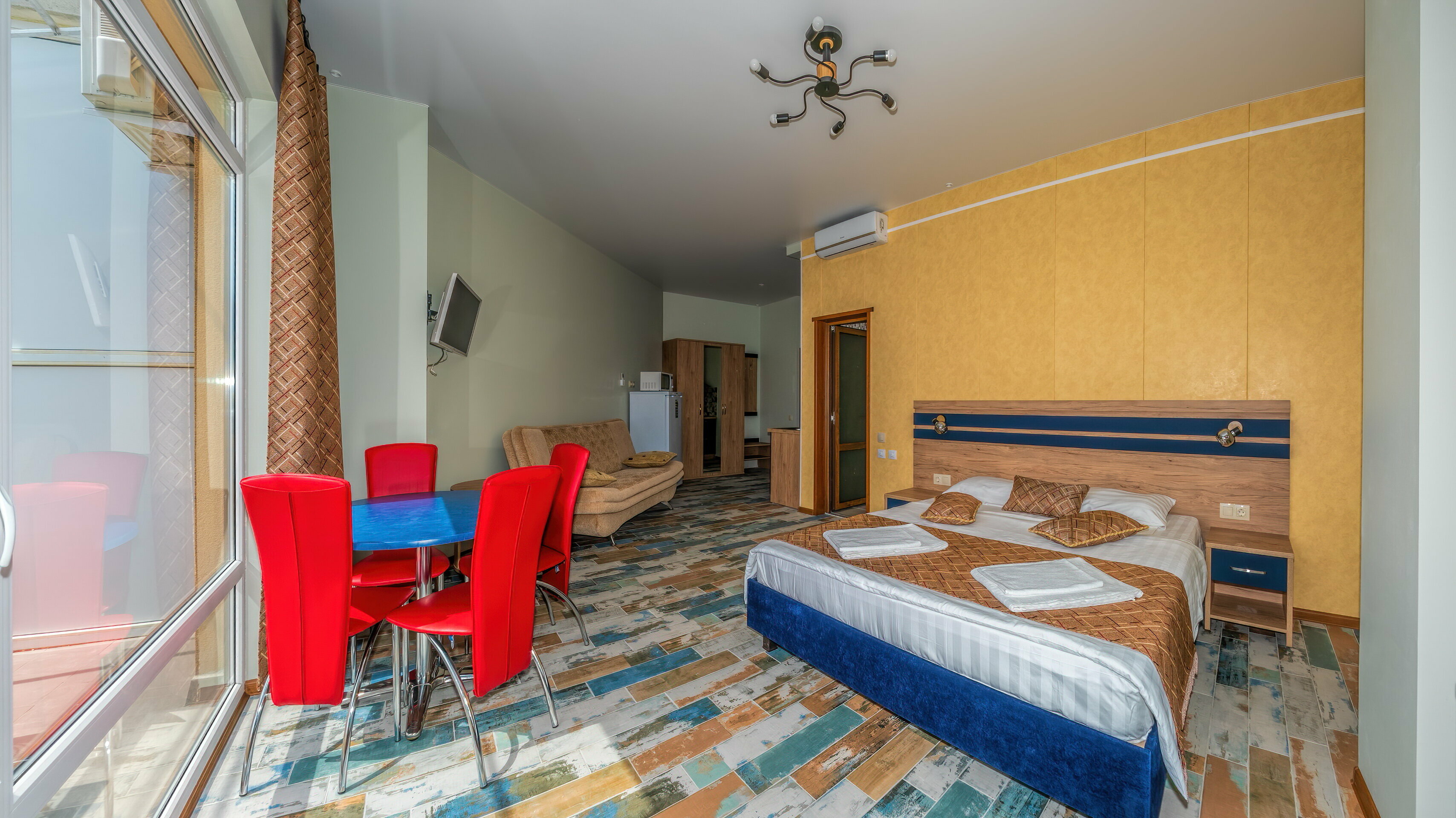 Апартаменты-студия с видом на море