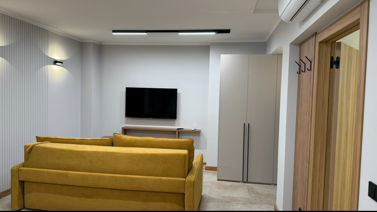 Семейный номер на цокольном этаже (с окнами)