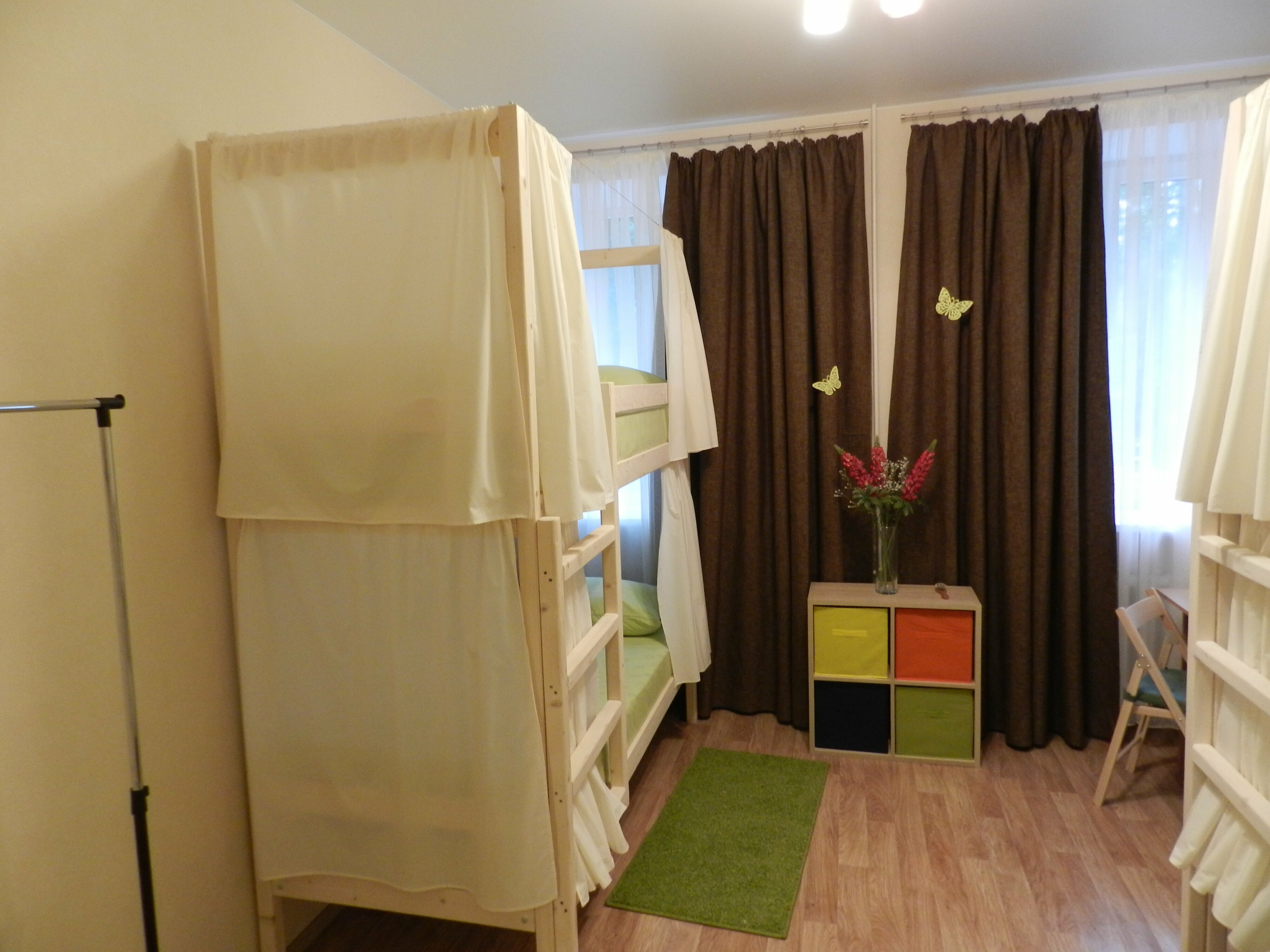 Кровать в общем 4-местном номере для мужчин и женщин