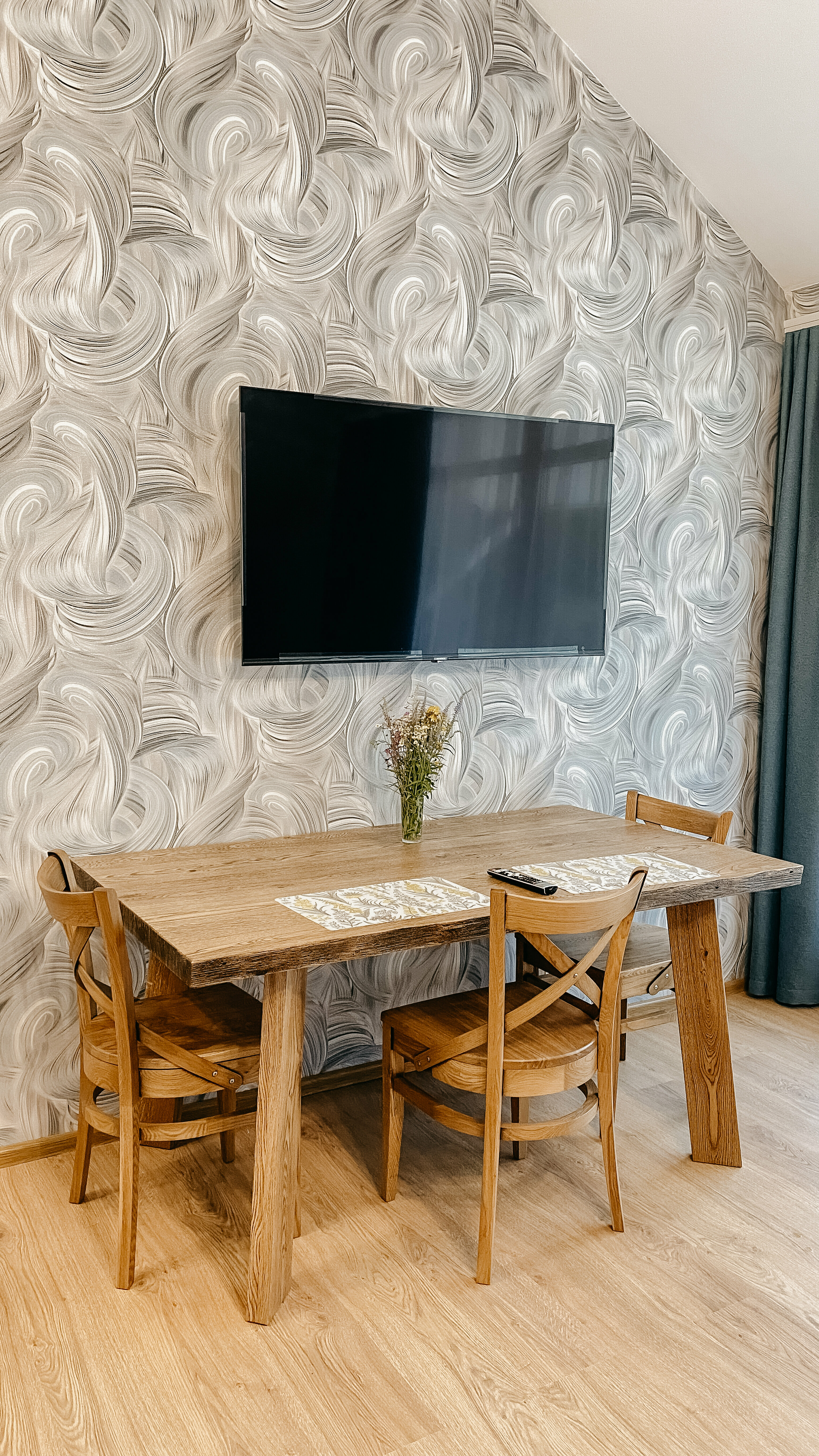 Четырехместный номер с видом на озеро