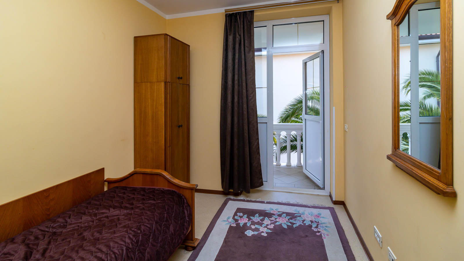 Апартаменты с балконом