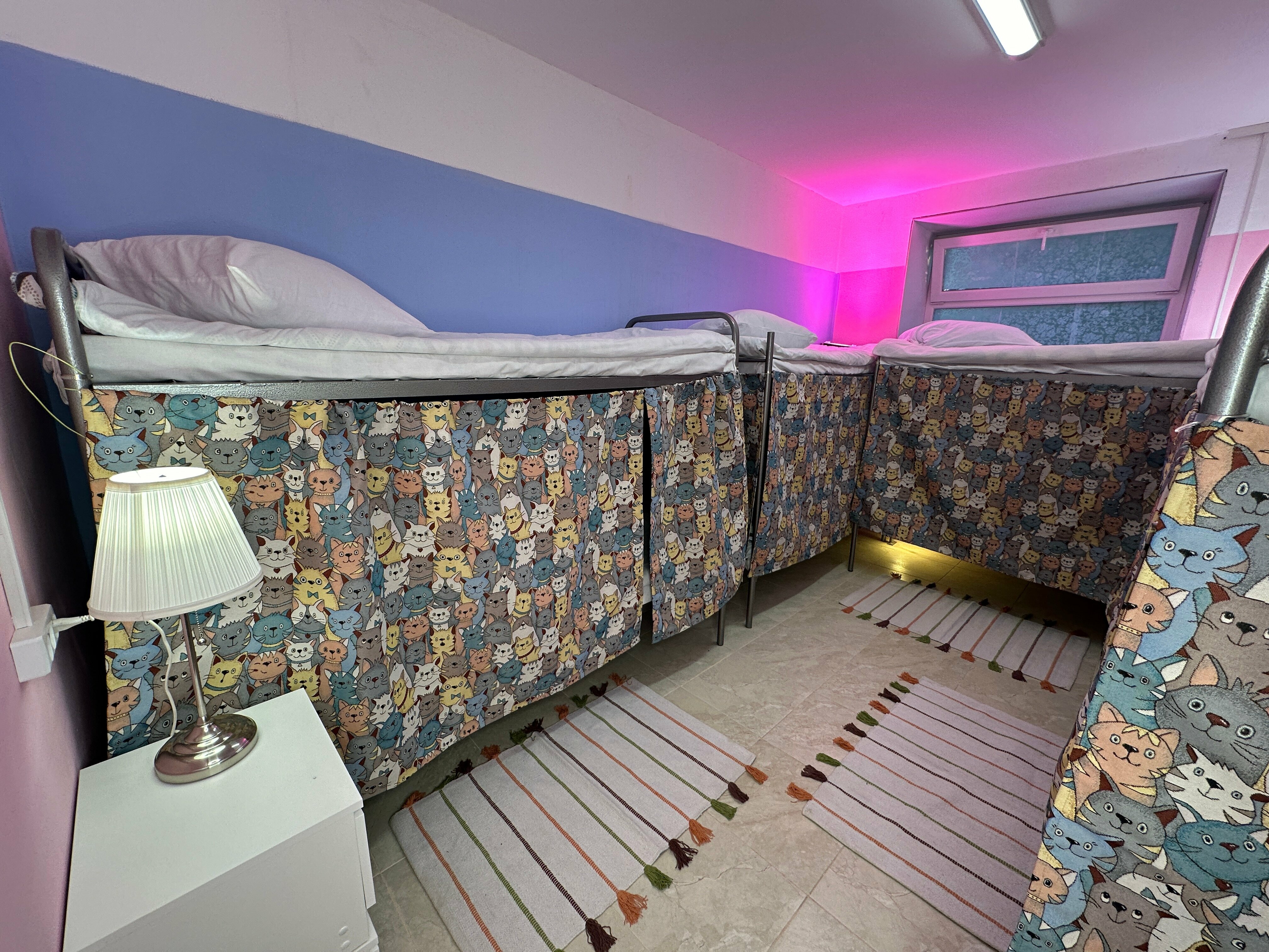 Кровать в общем номере для мужчин