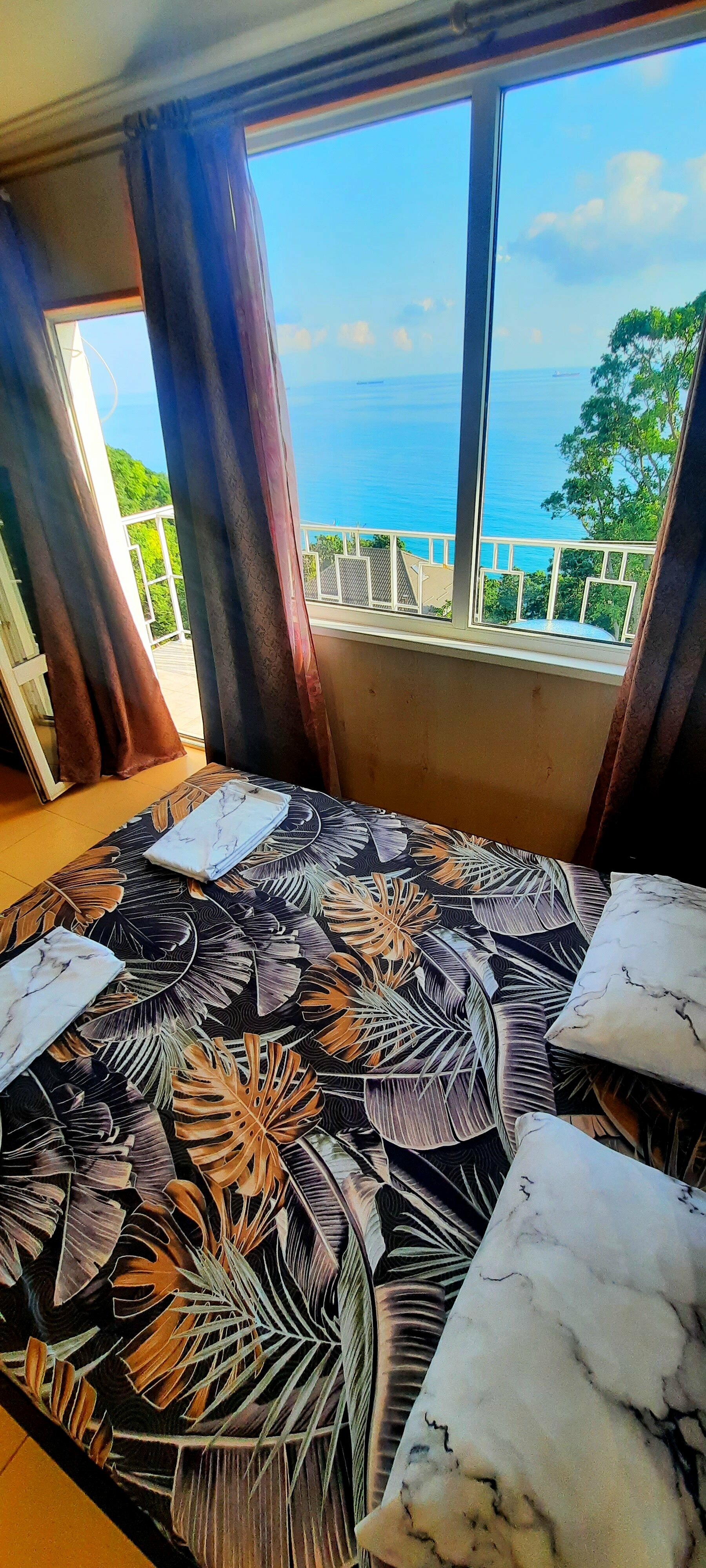 Семейный номер с видом на море