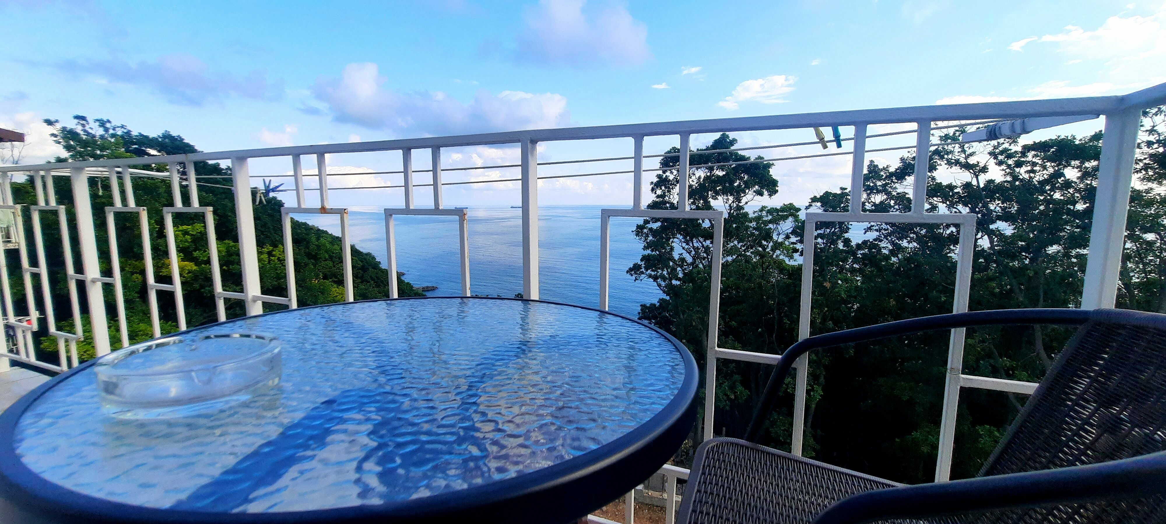 Семейный номер с видом на море