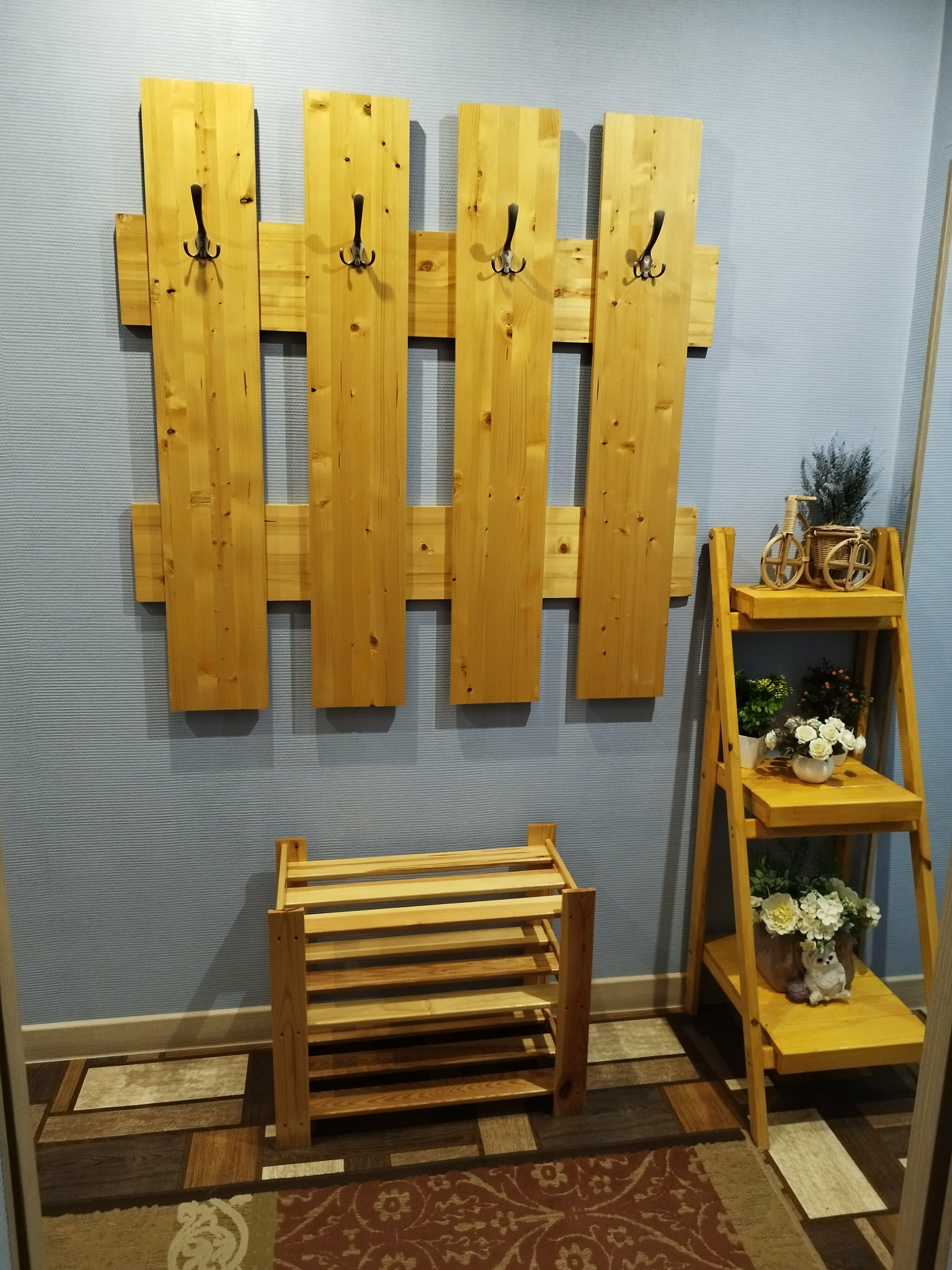 Частный дом с балконом .