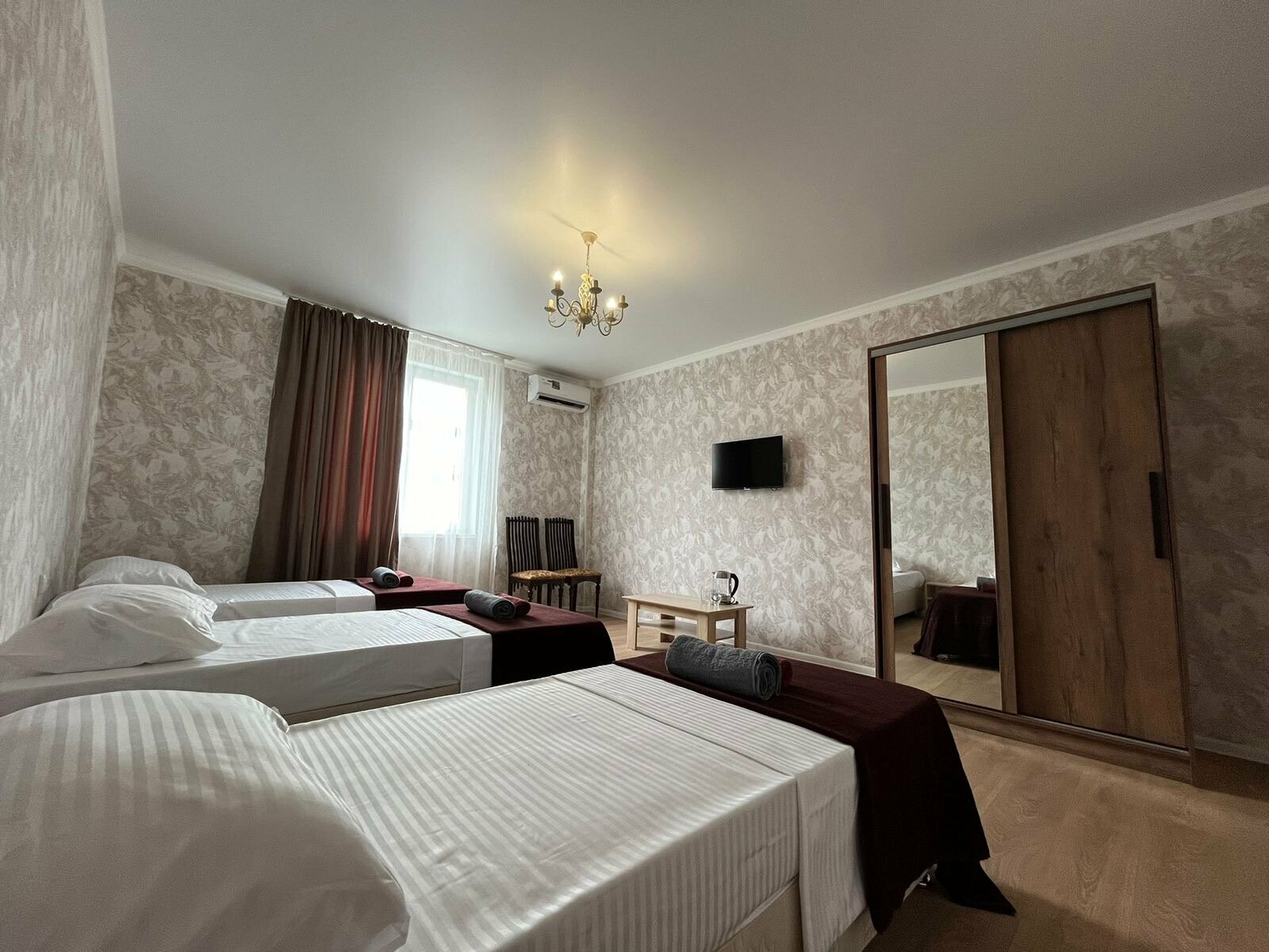 Трехместный номер с основными удобствами