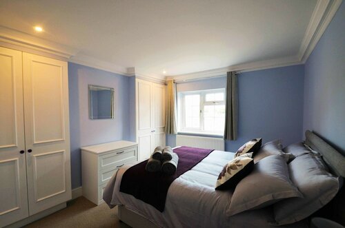 Коттедж базового типа, 2 спальни, кухня, вид на реку в Stable House - Near Windsor Castle