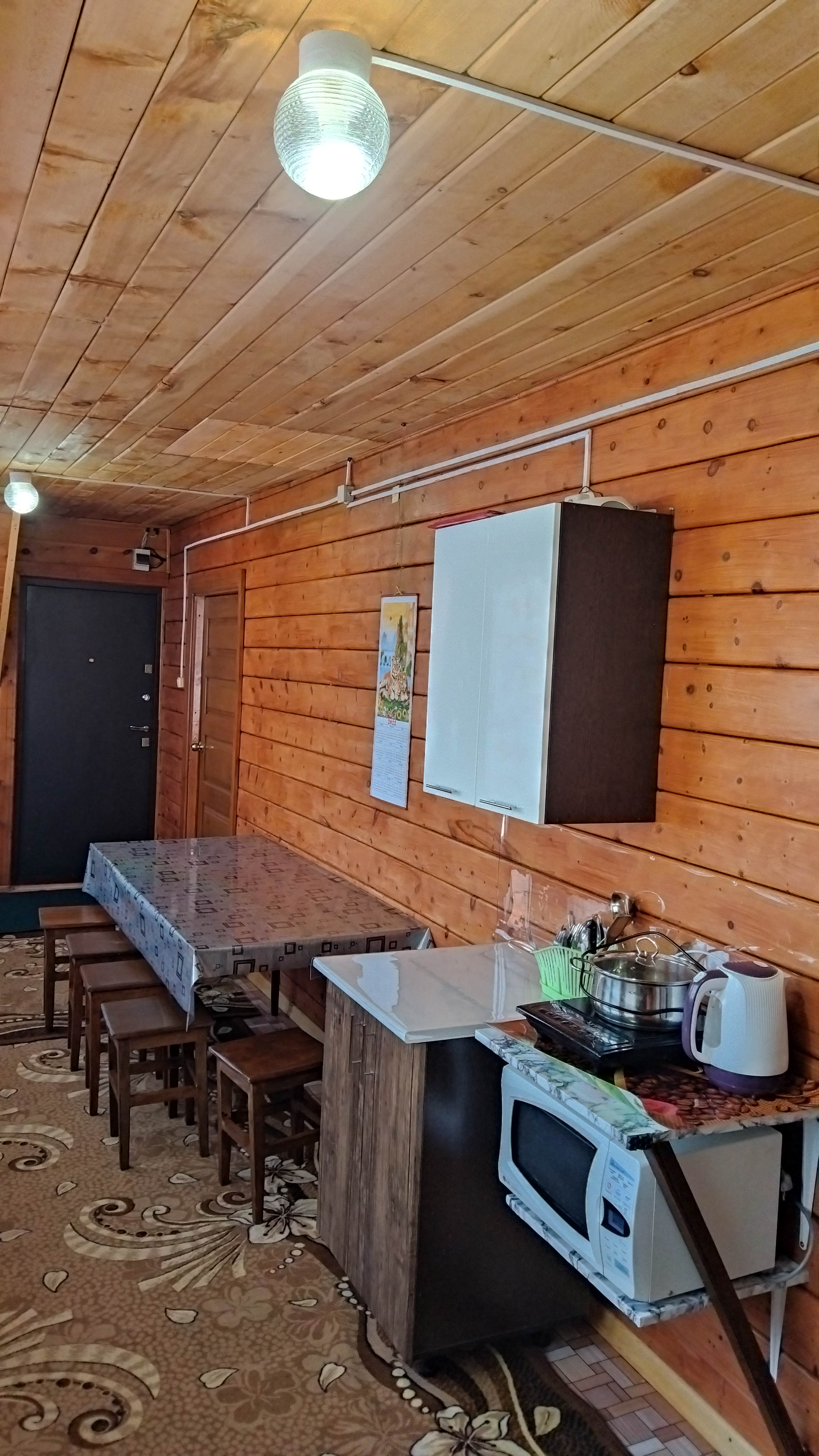 Семейный номер с видом на озеро