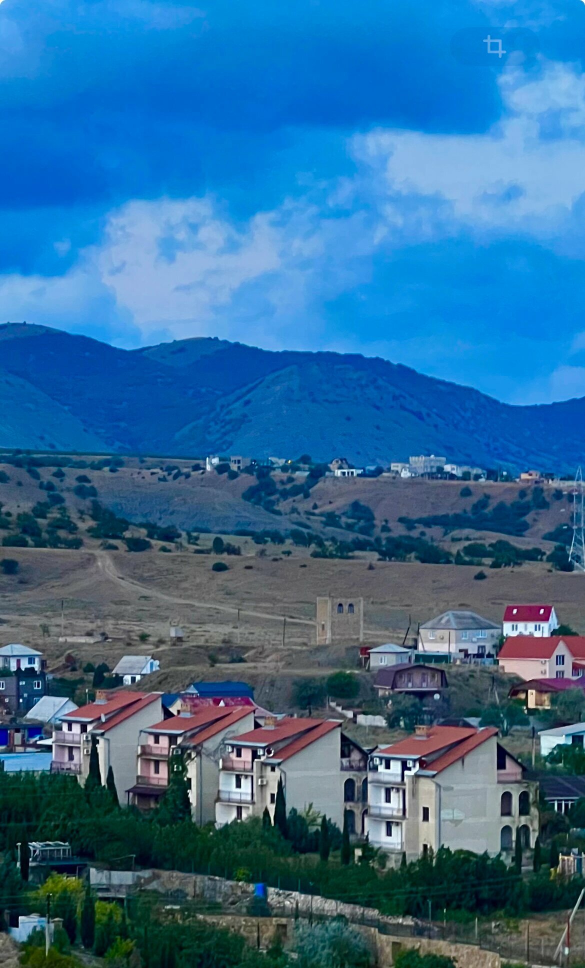 Трехместный номер с видом на горы