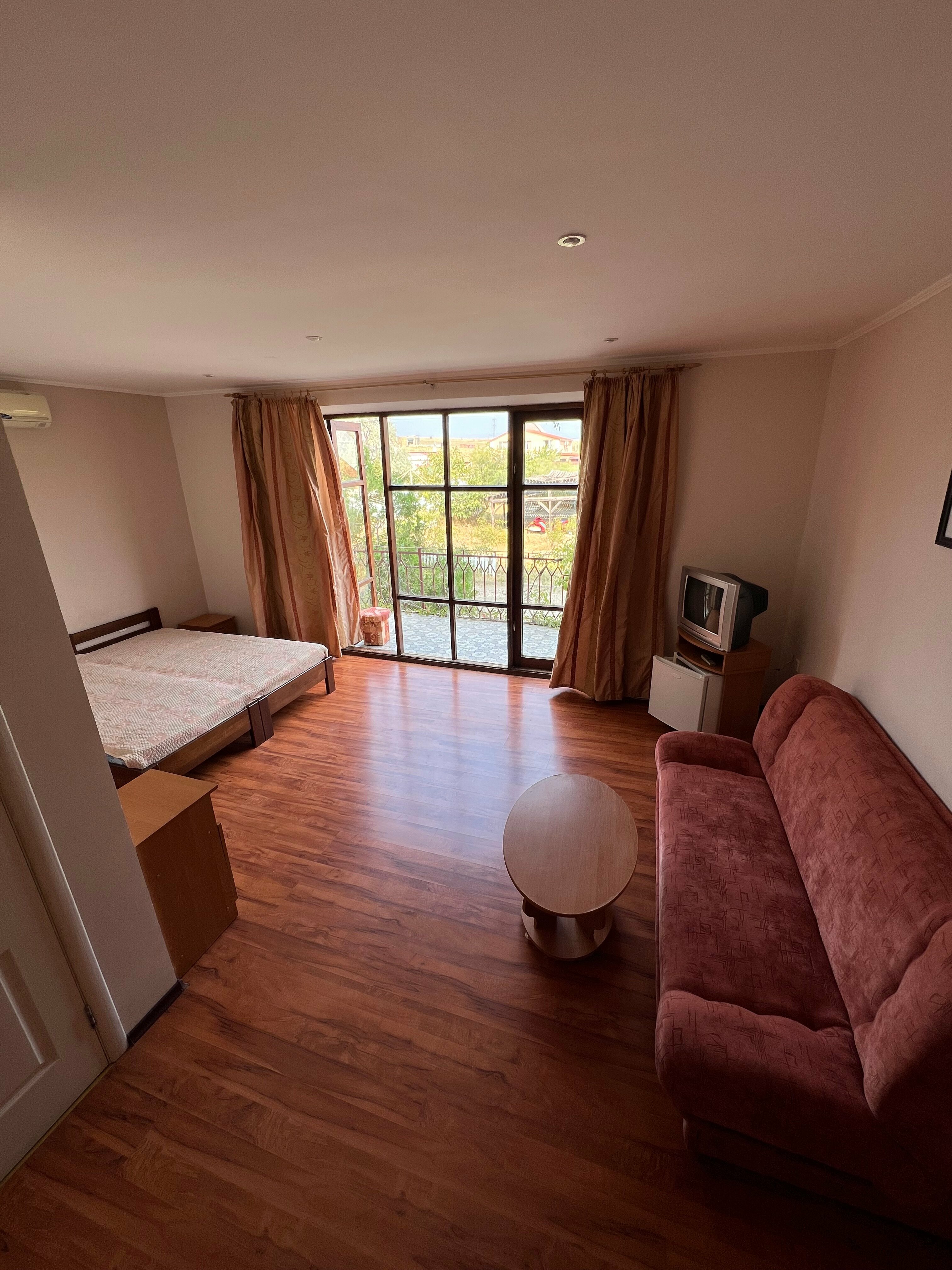 Трехместный номер с видом на горы