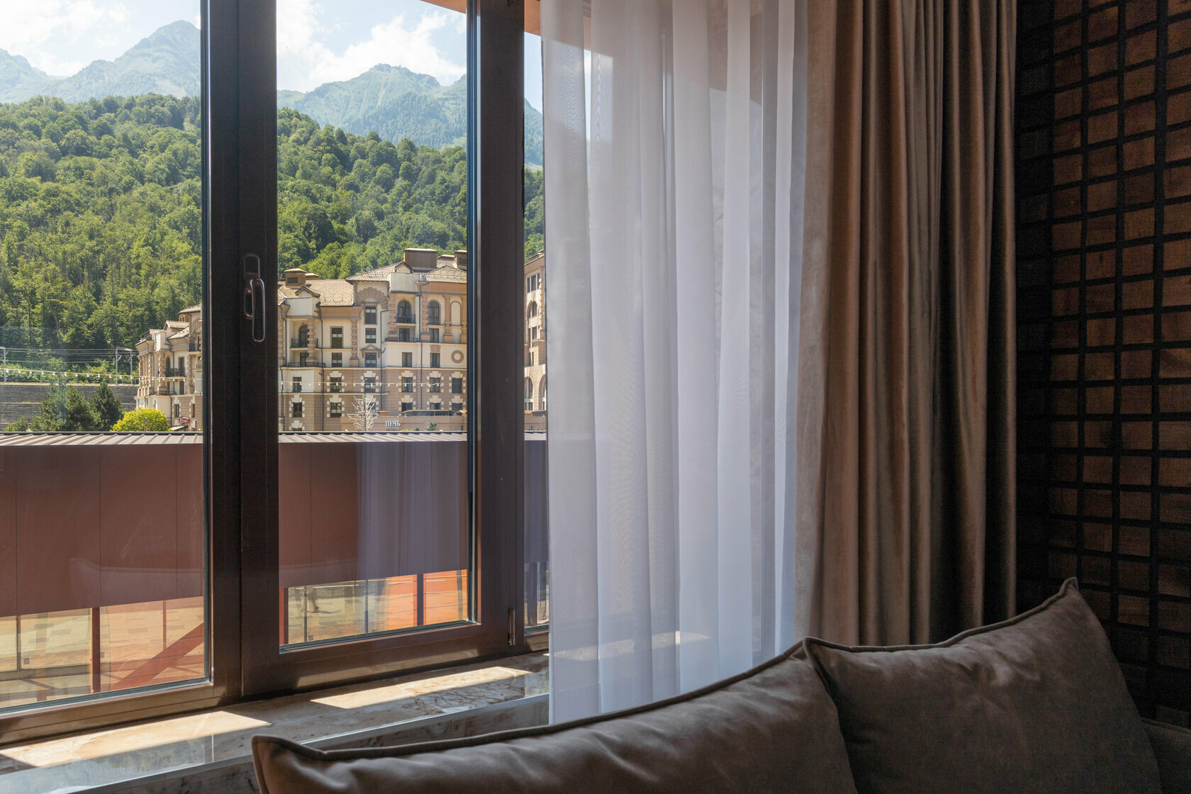 Улучшенный люкс