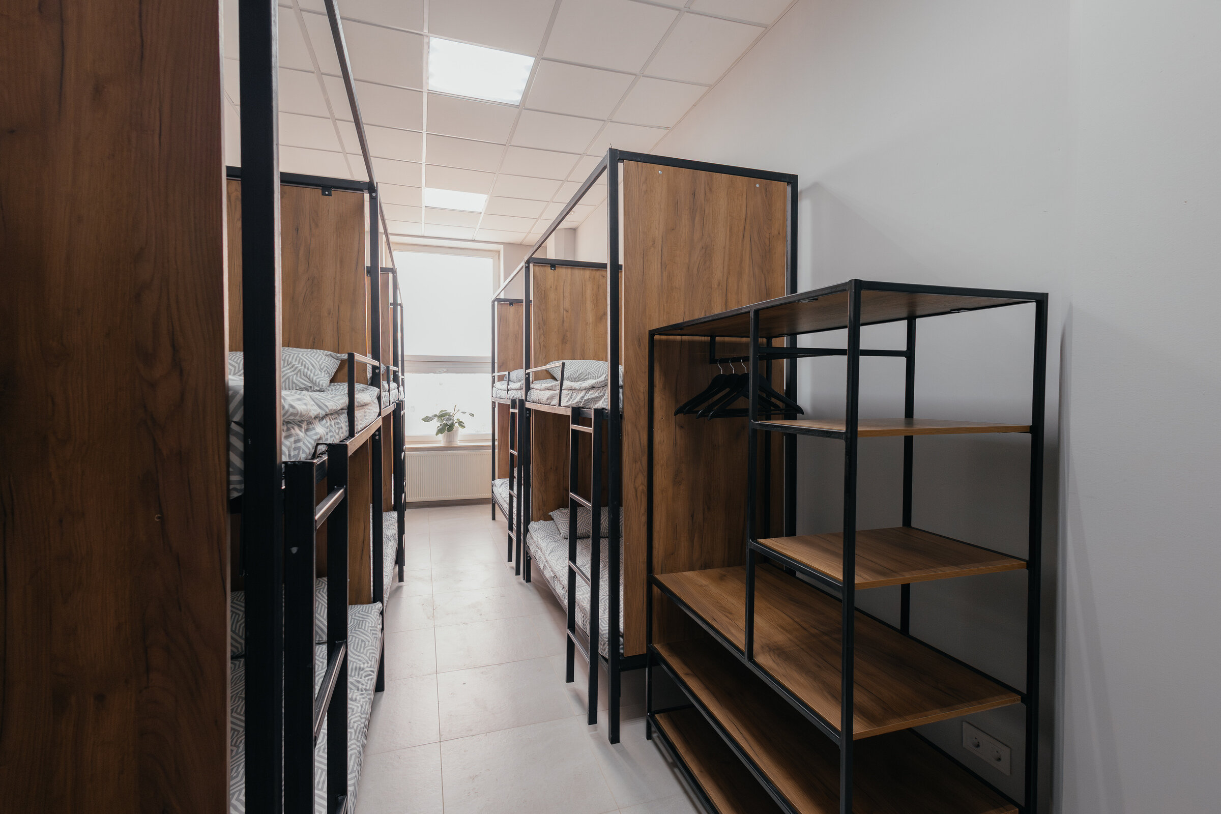 Кровать в общем номере для женщин с 10 кроватями