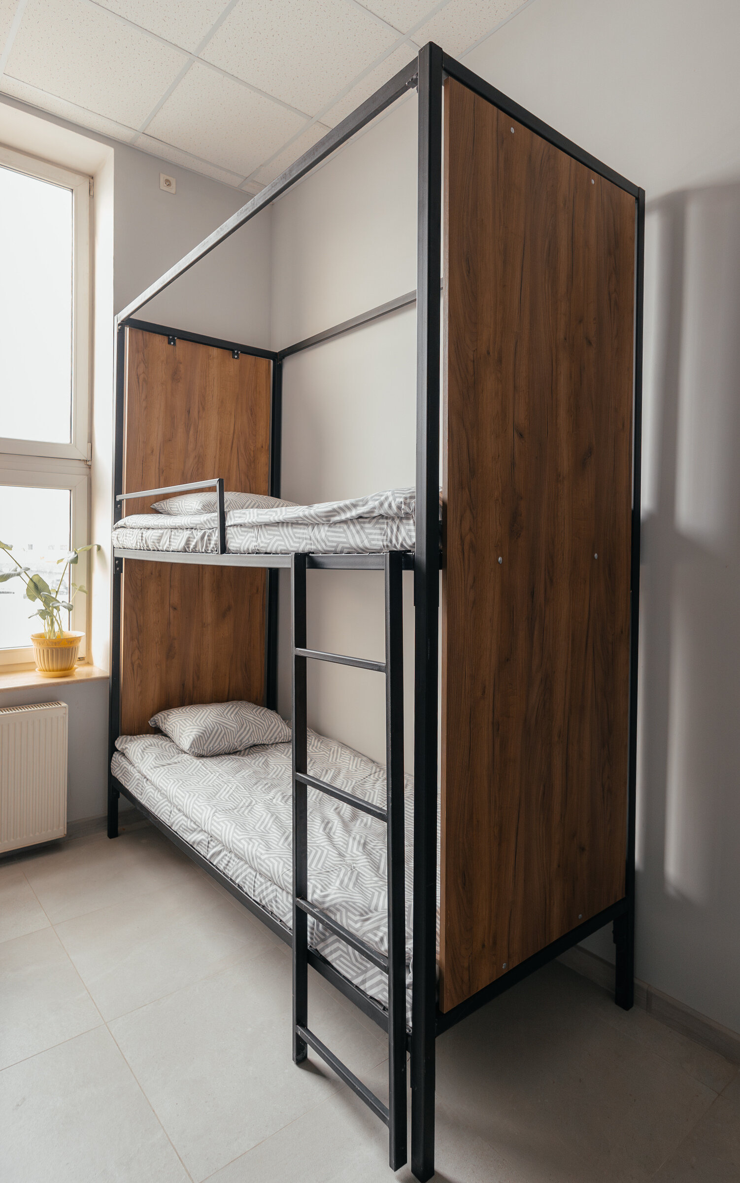 Кровать в общем номере для женщин с 4 кроватями