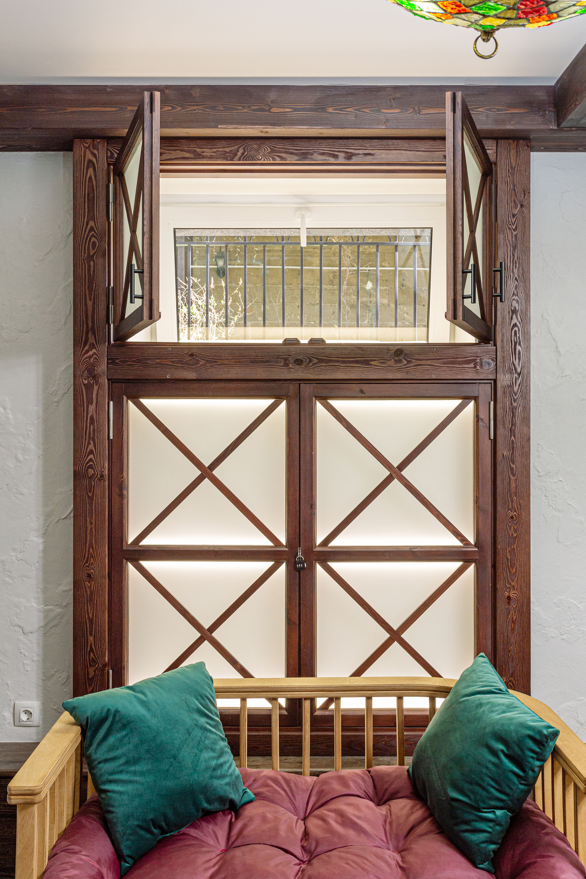 Большой двухместный номер  - цокольный этаж (с окнами)