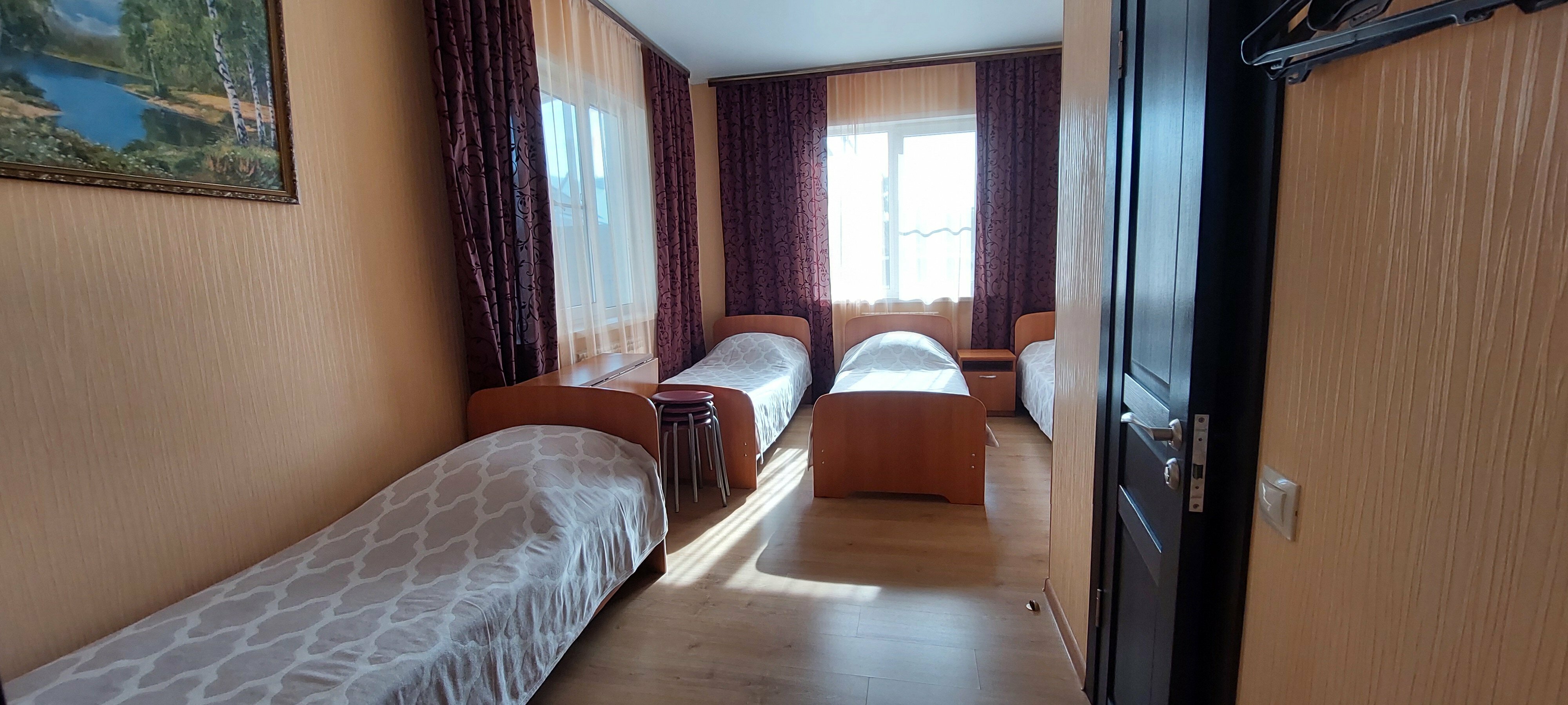 Четырехместный номер с ванной комнатой