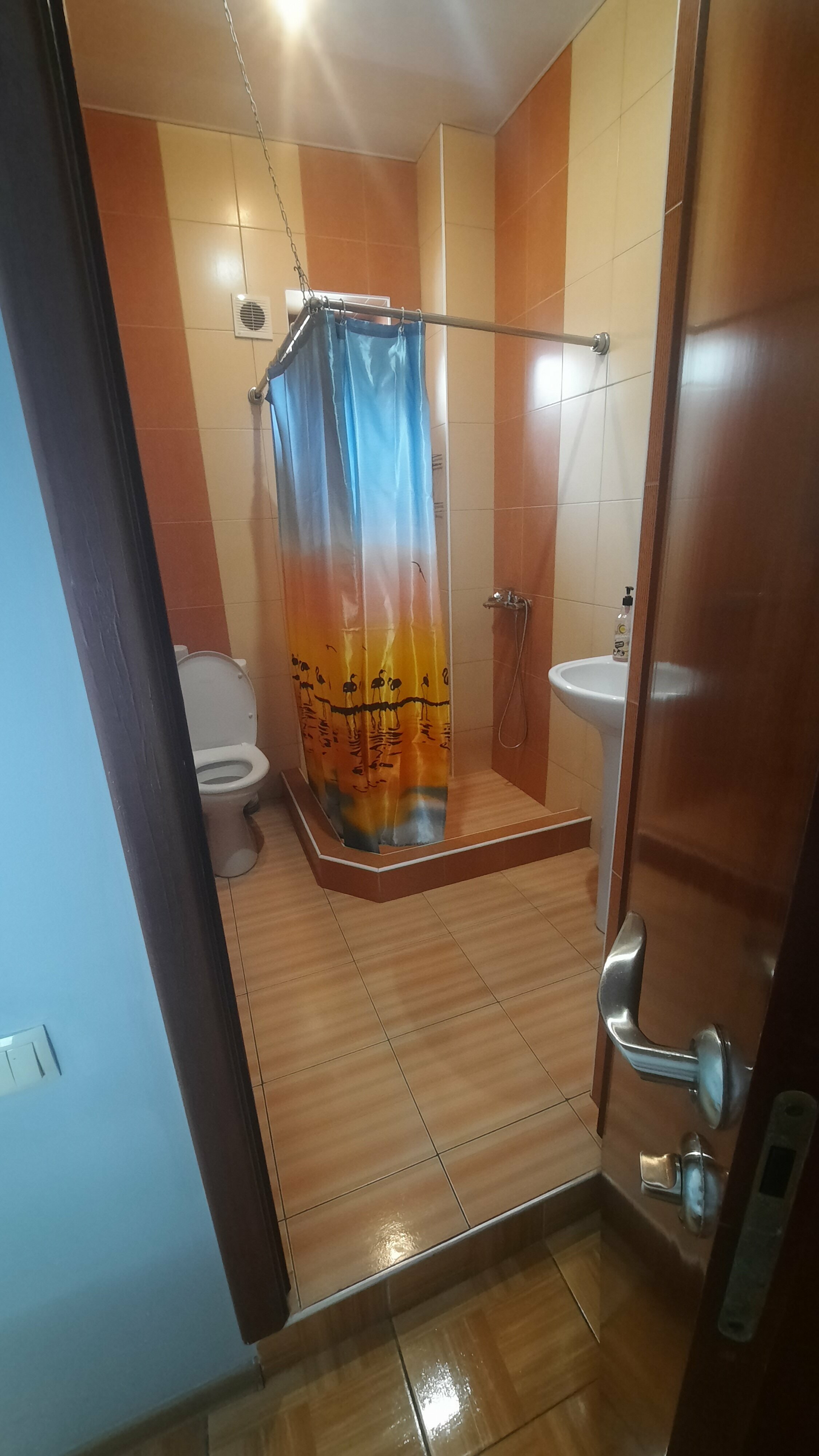 Трехместный номер «Комфорт» с душем