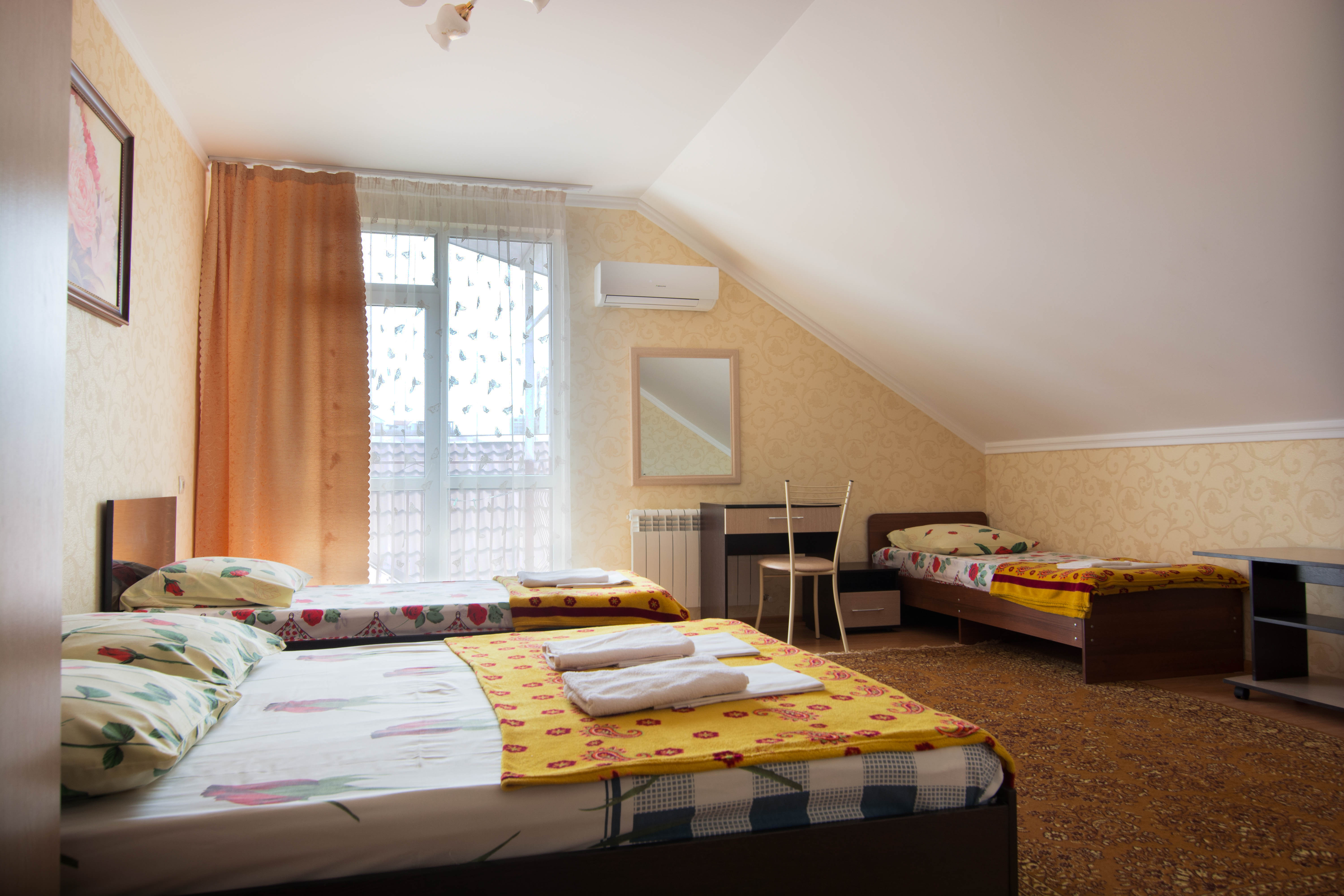 Четырехместный номер с балконом