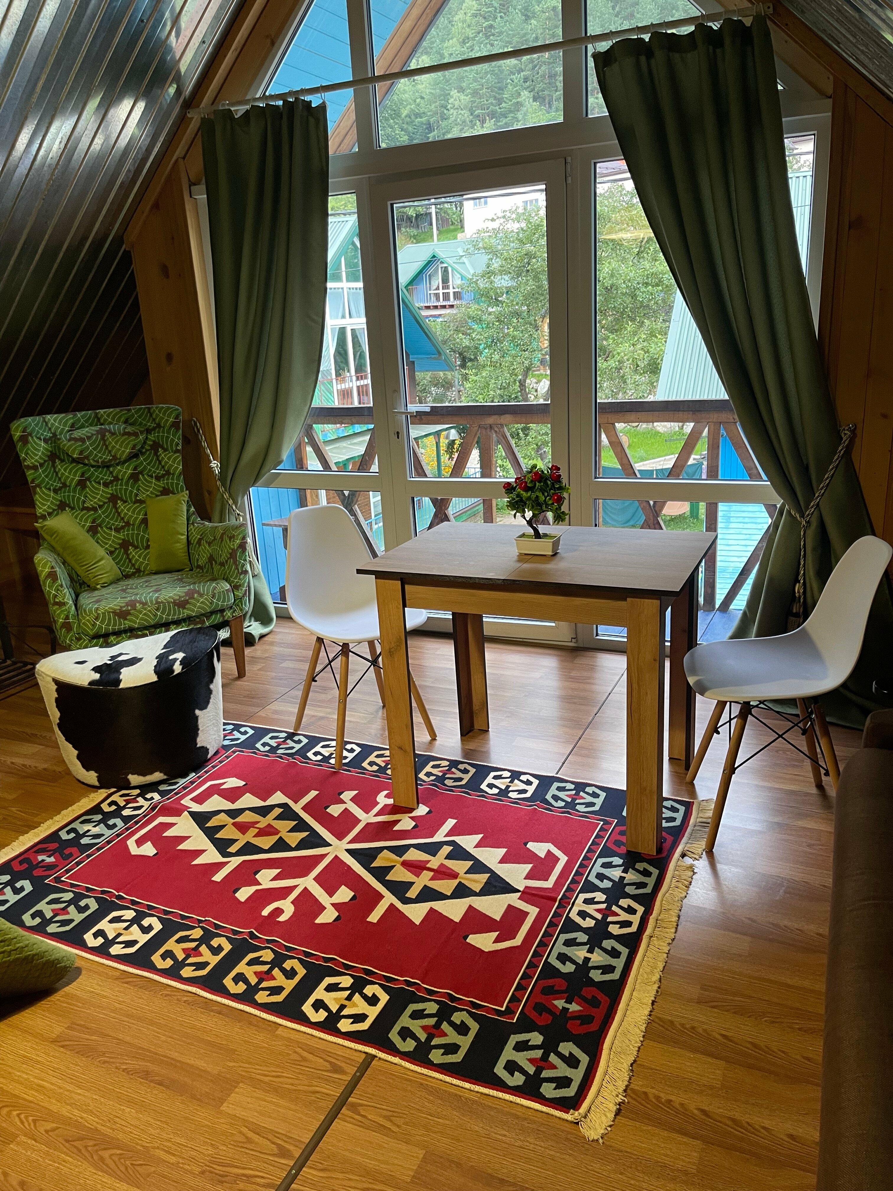 Семейный номер с видом на горы