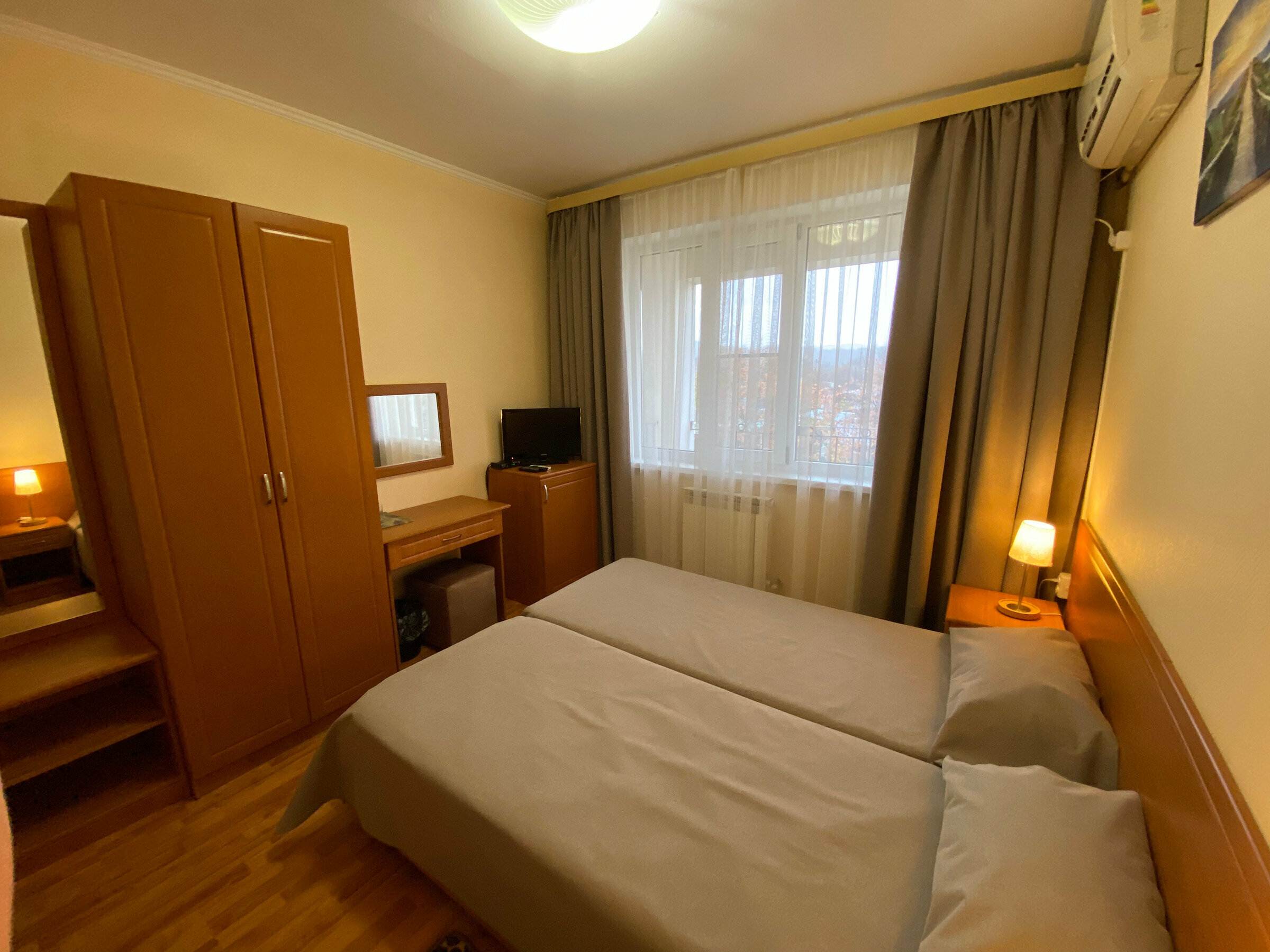 Двухместный номер с 1 кроватью или 2 отдельными кроватями и общей ванной комнатой