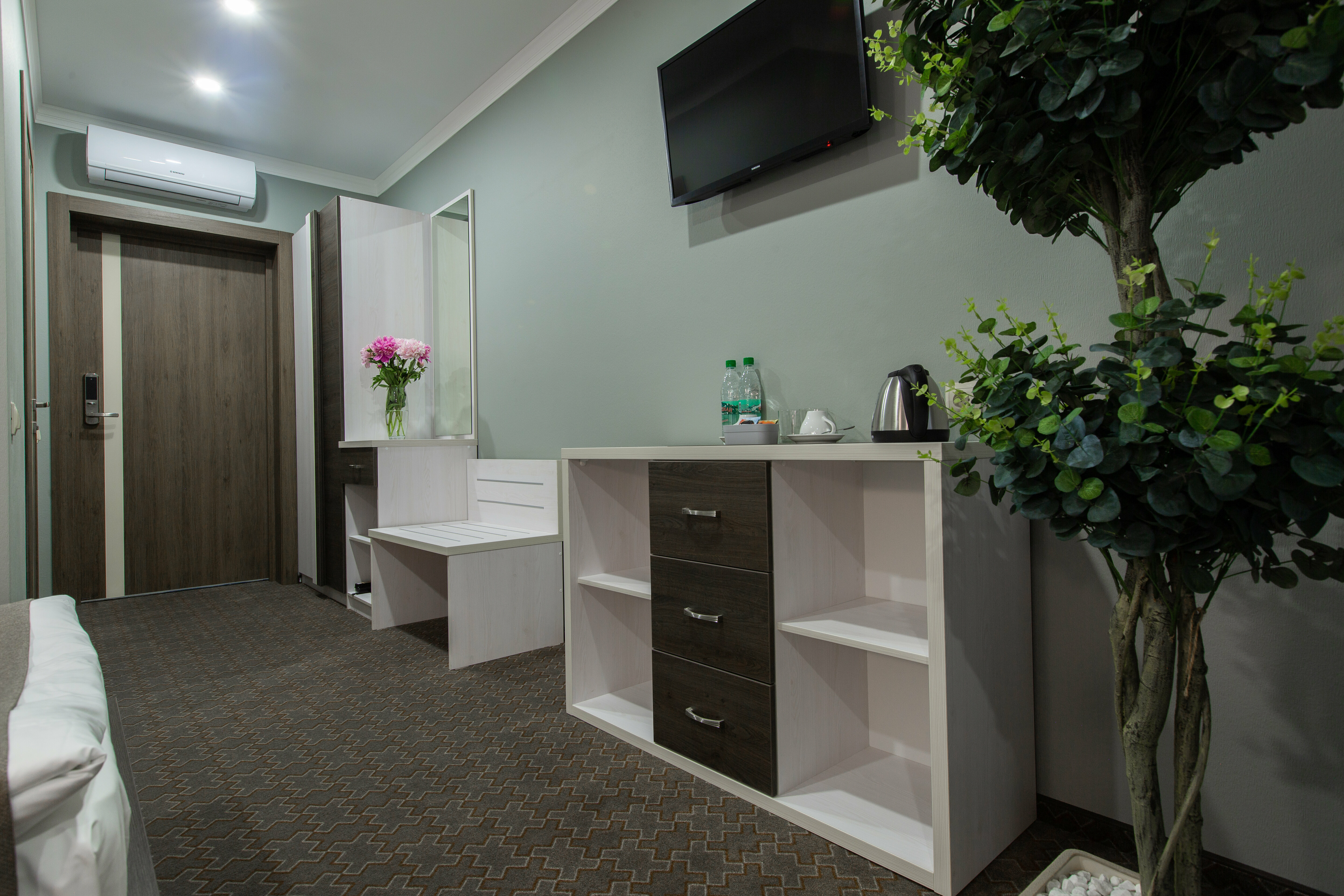 Просторный двухместный номер с 2 отдельными кроватями