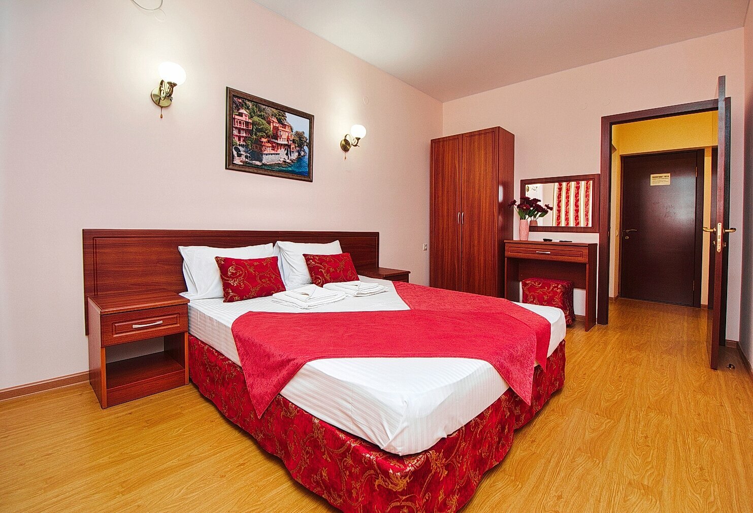 Семейный номер с видом на сад