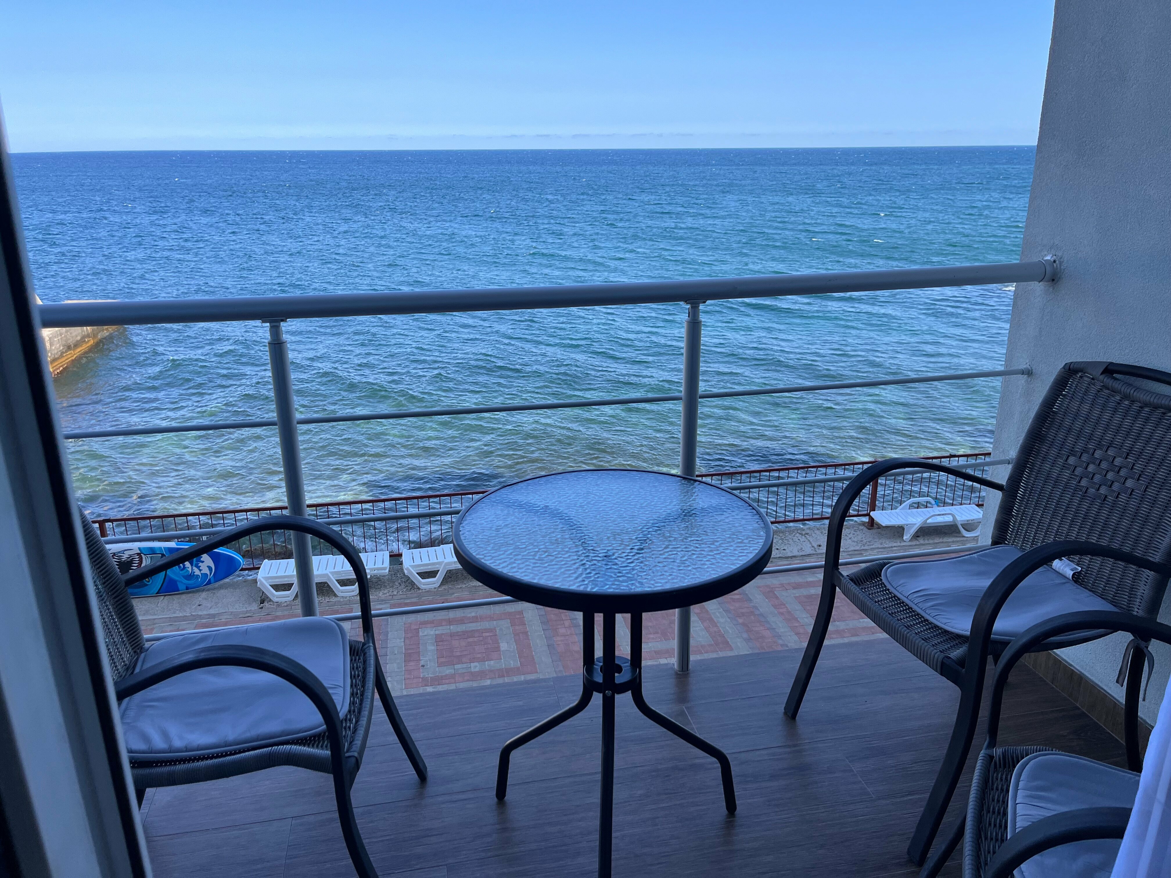 Люкс с кроватью размера «king-size» и видом на море