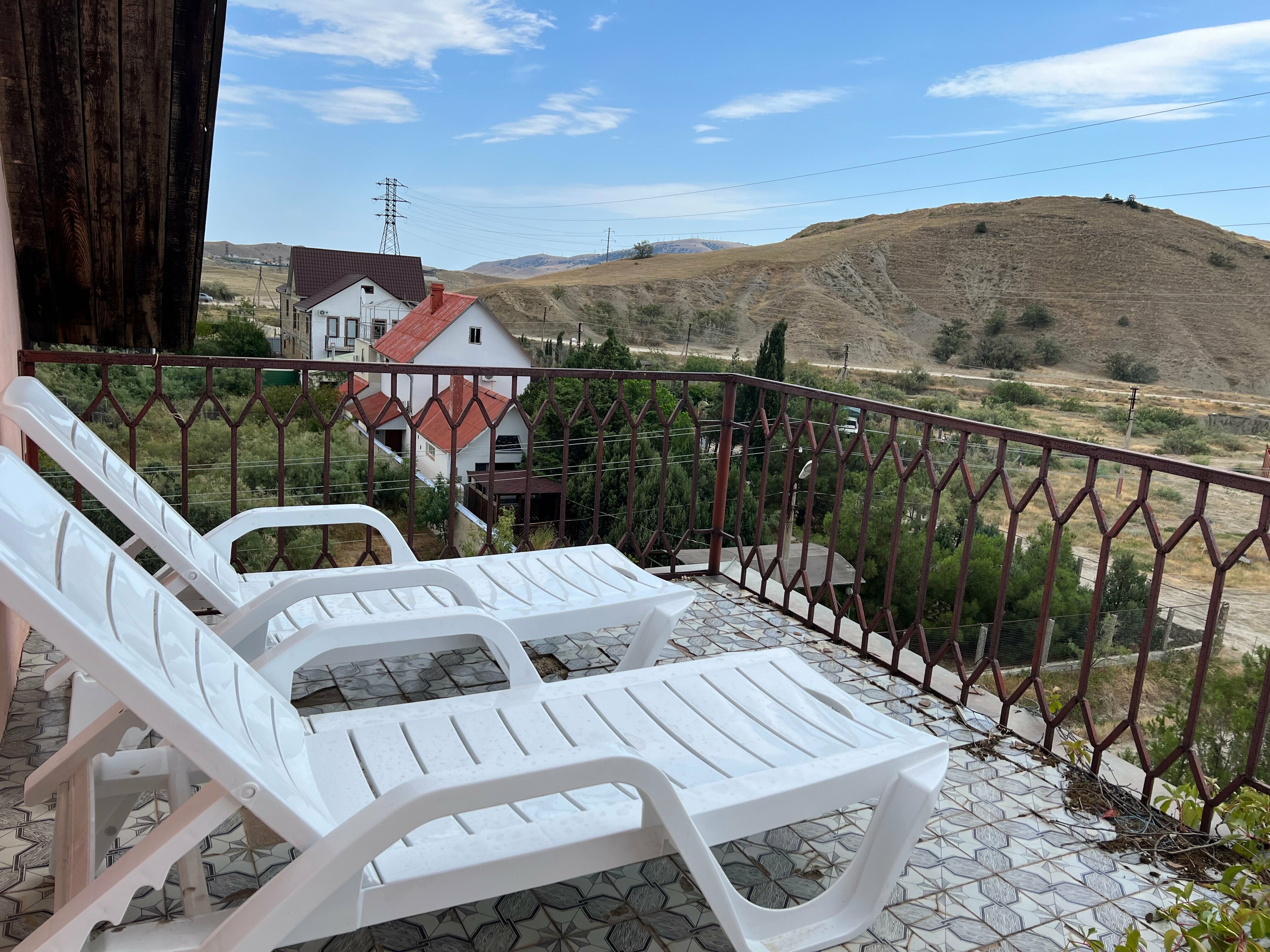 Семейный номер с боковым видом на море