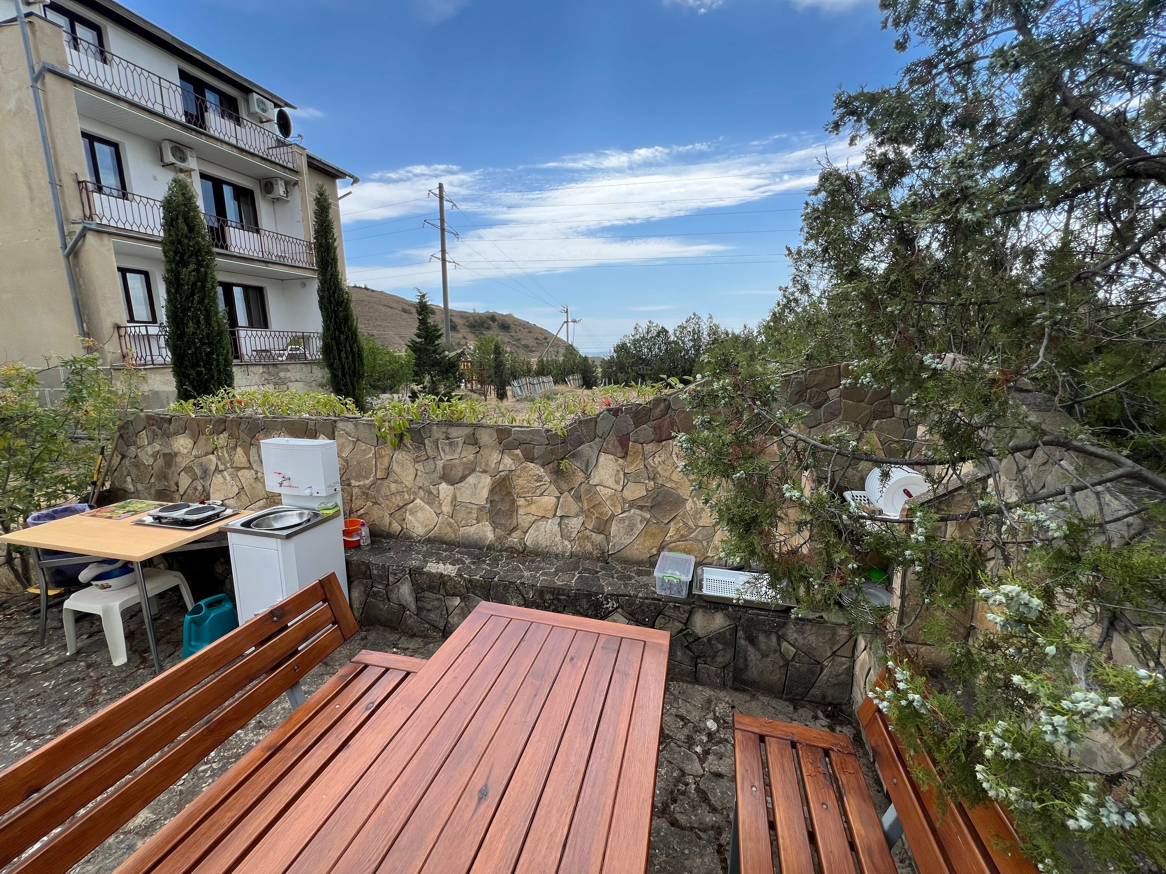 Трехместный номер с видом на горы