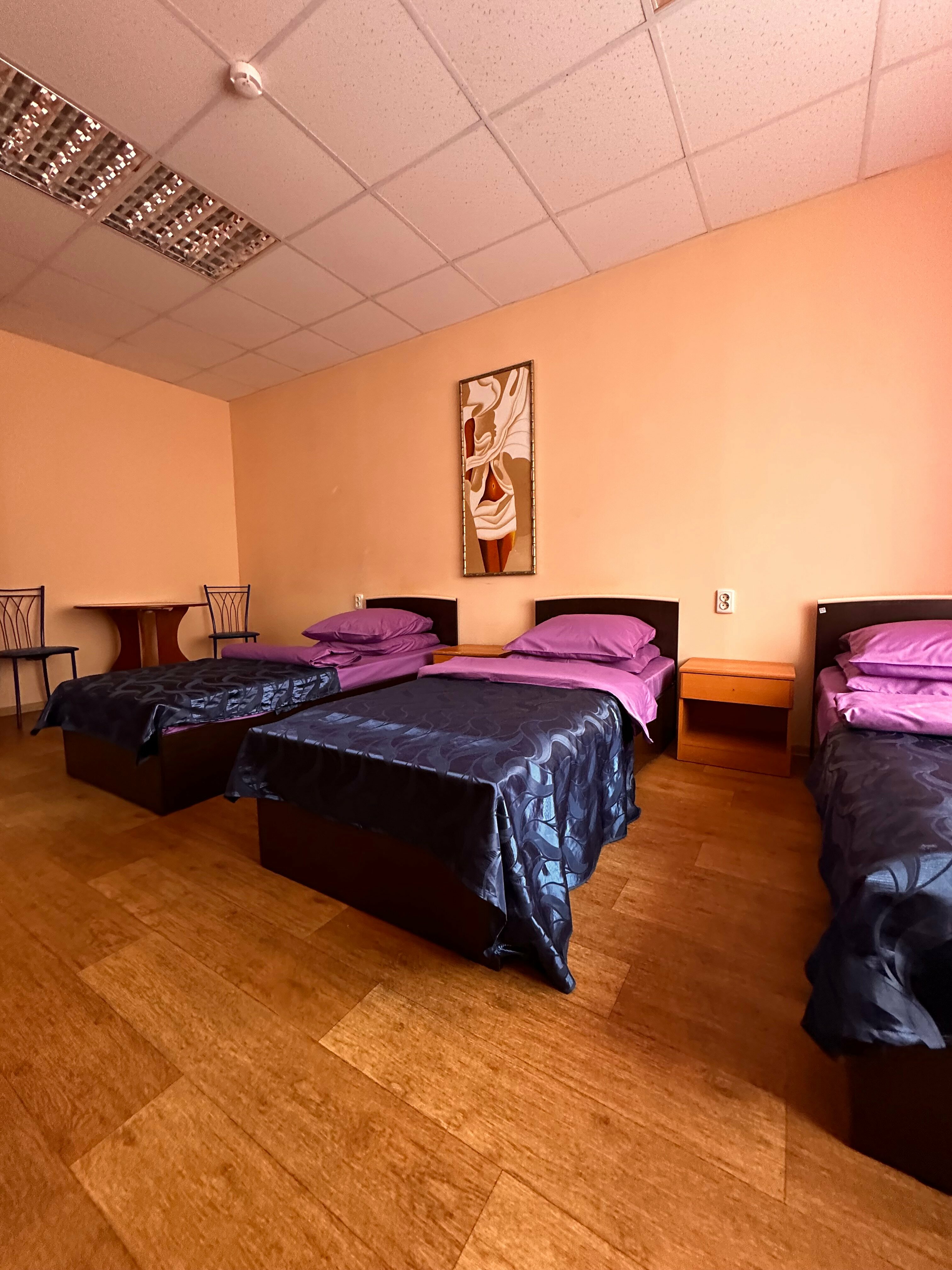 Трехместный номер с общей ванной комнатой