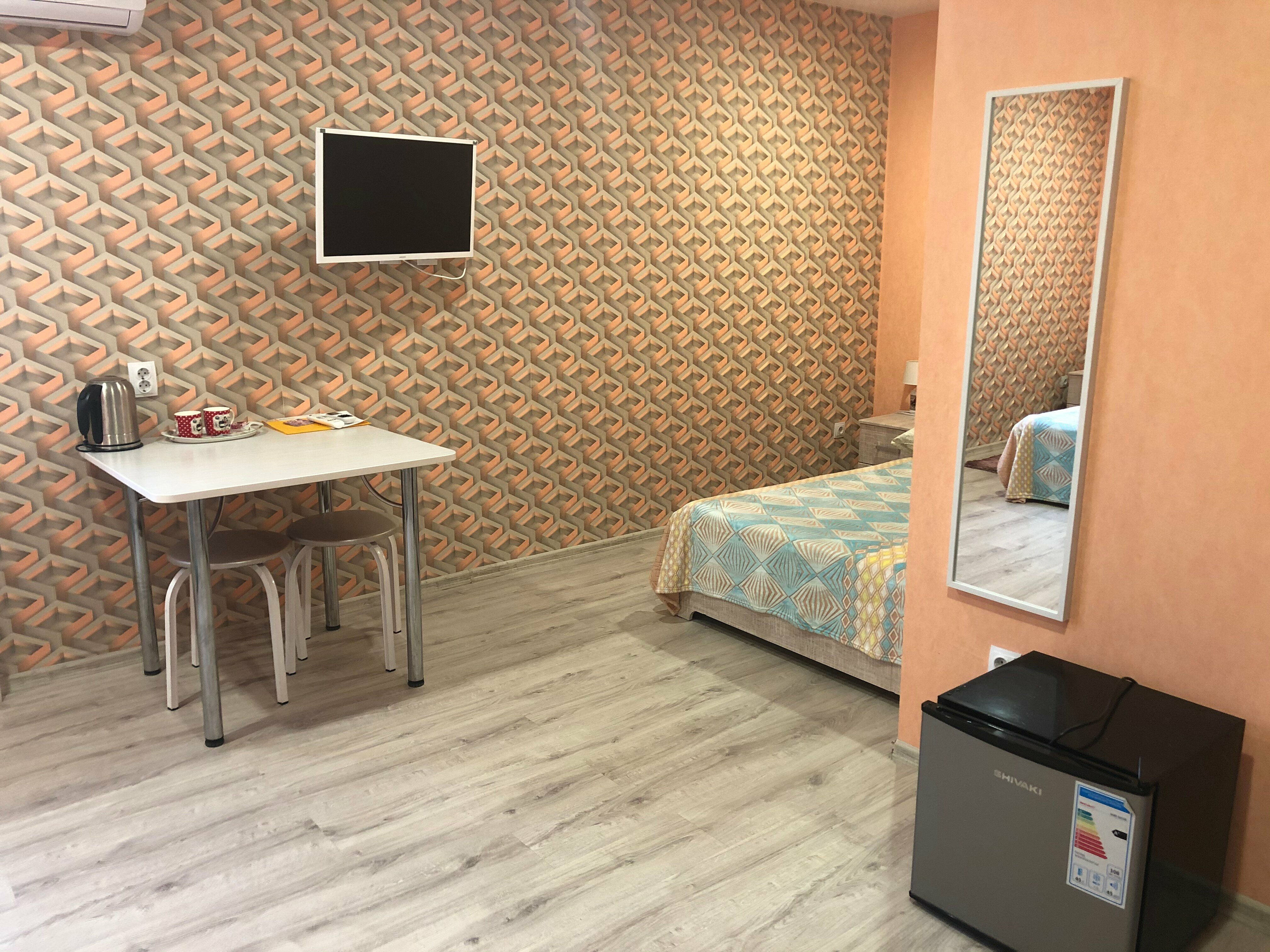 Стандартный двухместный номер с 2 отдельными кроватями и общей ванной комнатой