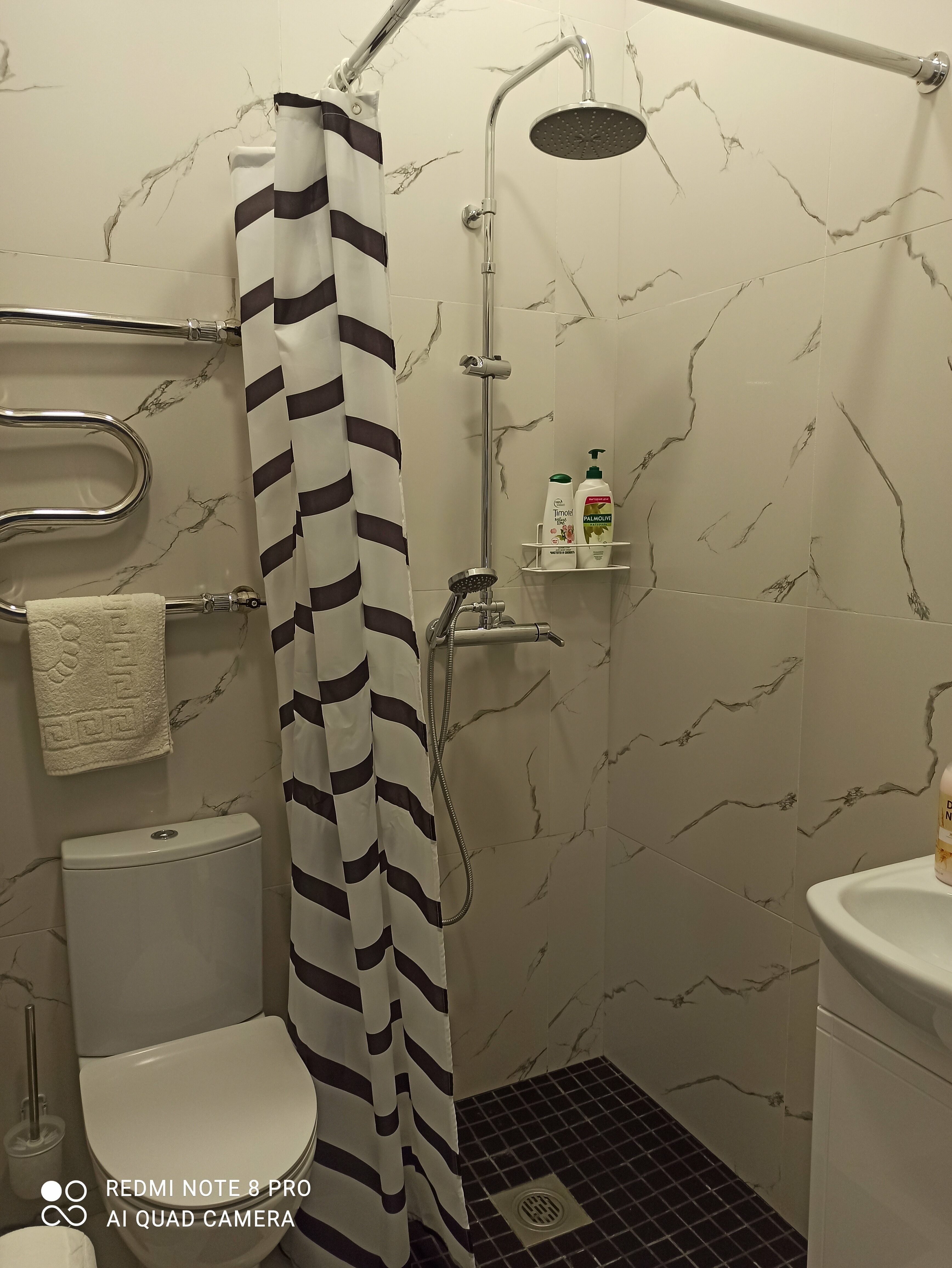 Четырехместный номер с собственной ванной комнатой вне номера