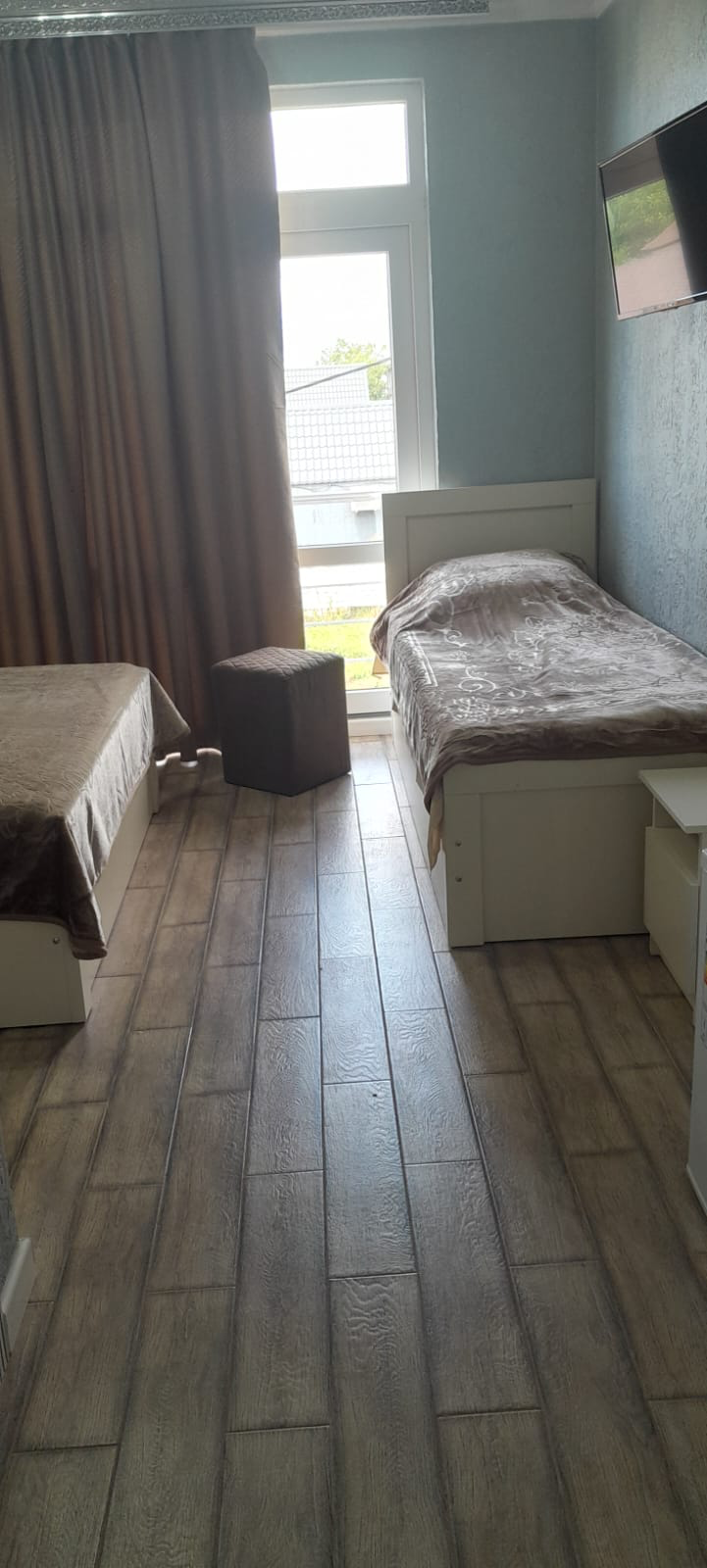 Трехместный номер с балконом