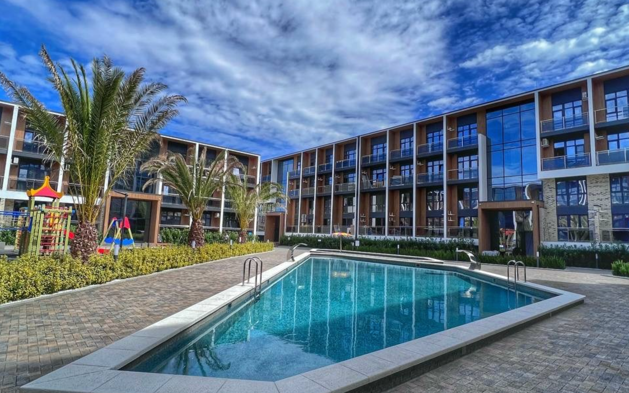 Трехместный номер с видом на бассейн