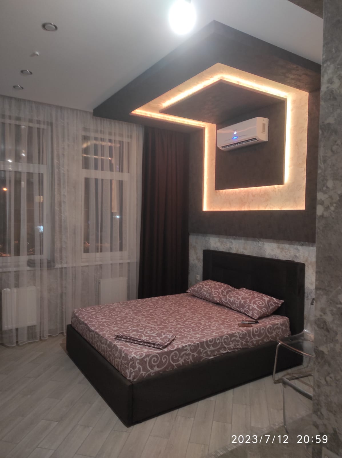 Номер-студия с кроватью размера «queen-size»