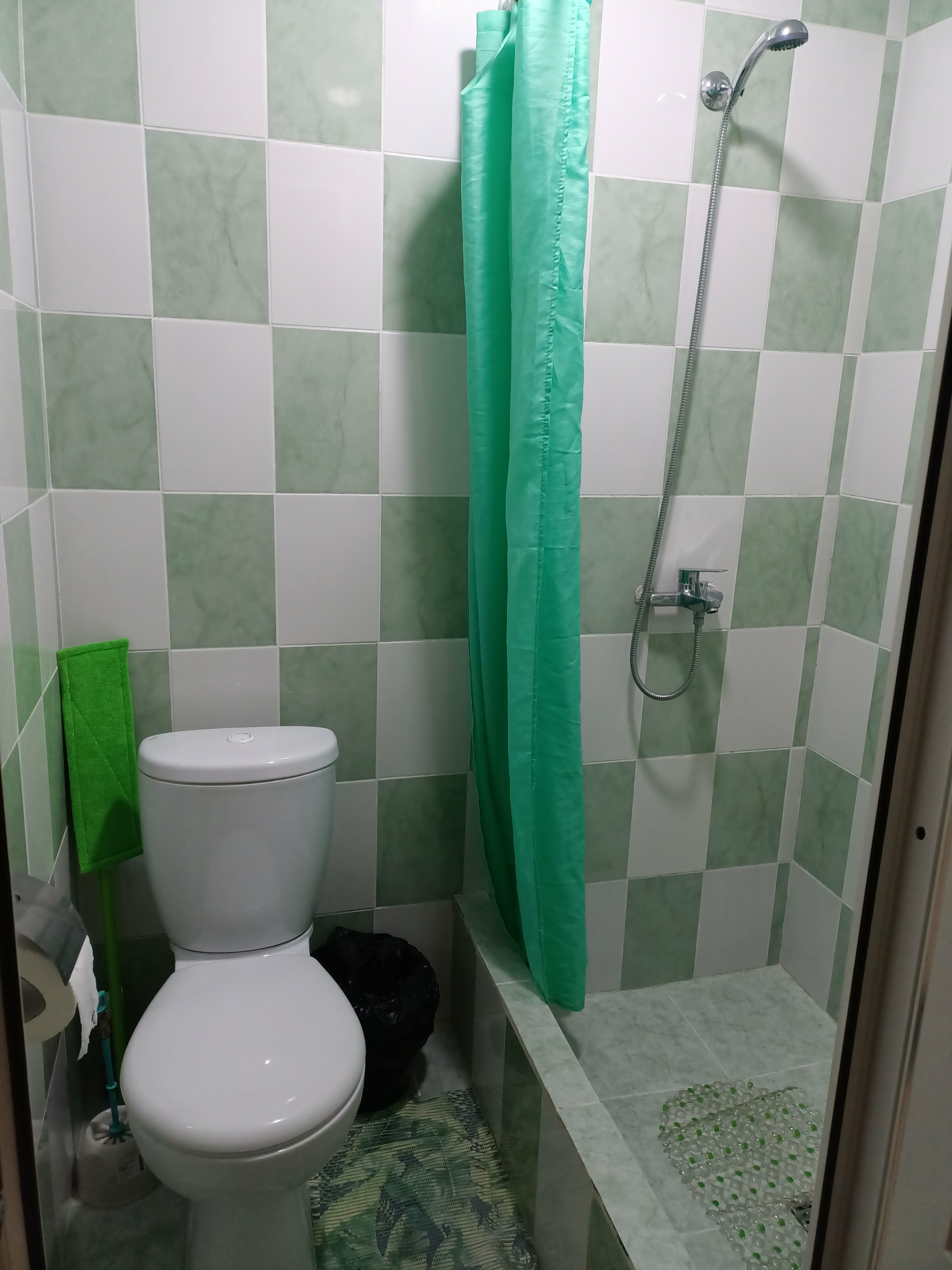 Трехместный номер с собственной ванной комнатой