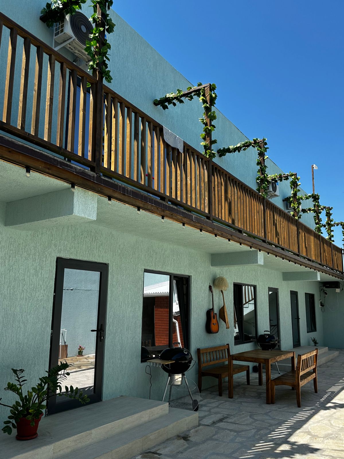 Семейный номер-студия с видом во двор ( 2 Этаж )