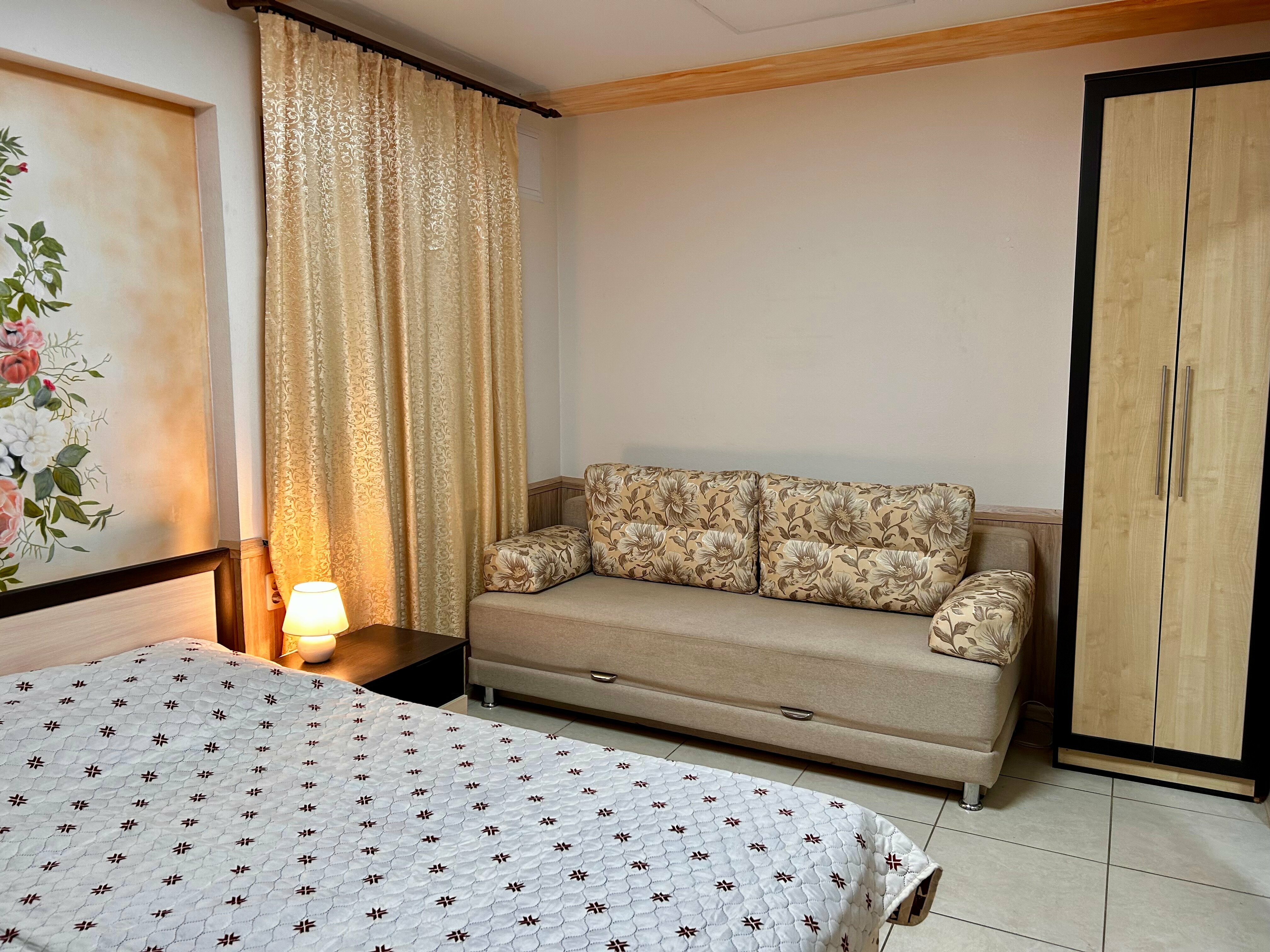 Четырехместный номер с общей ванной комнатой