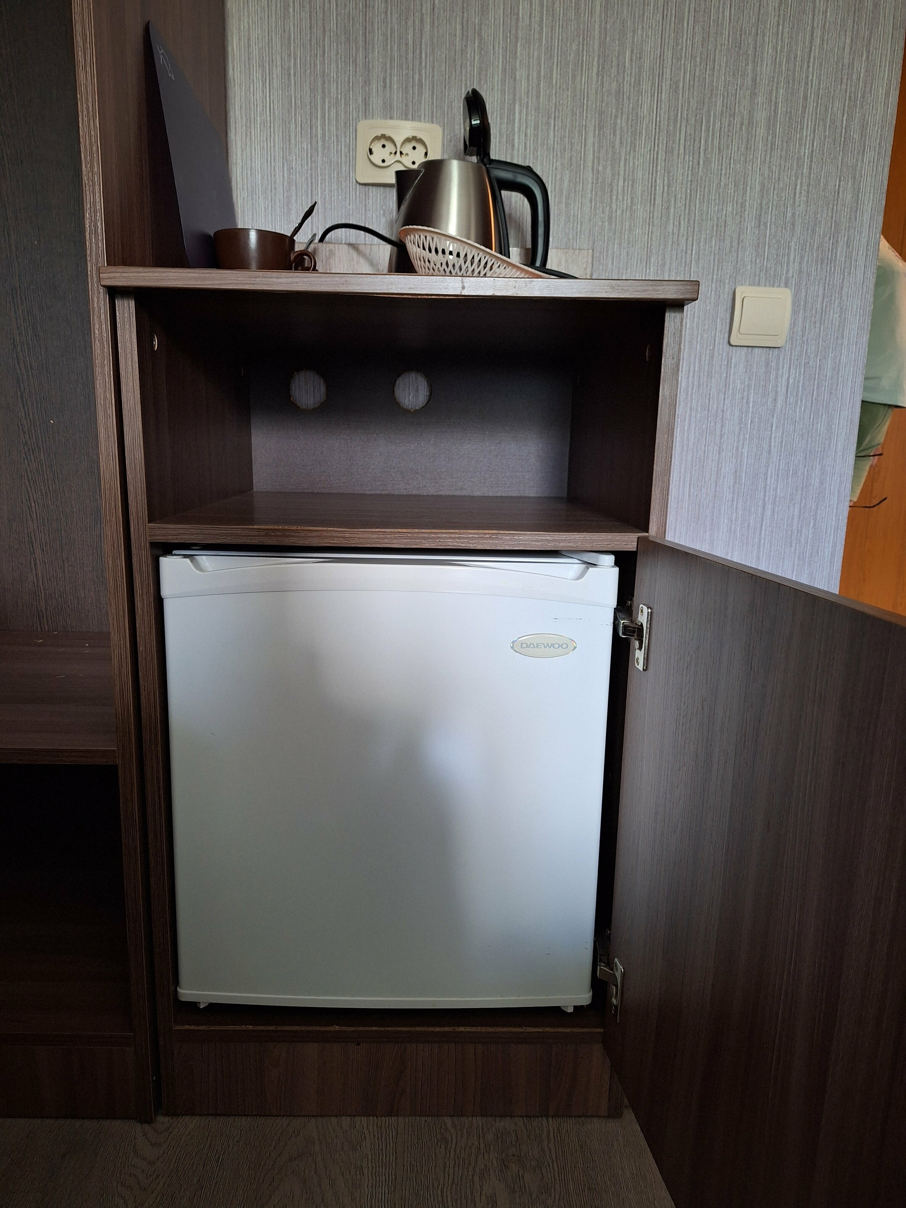 Двухместный номер с 2 отдельными кроватями и общим туалетом