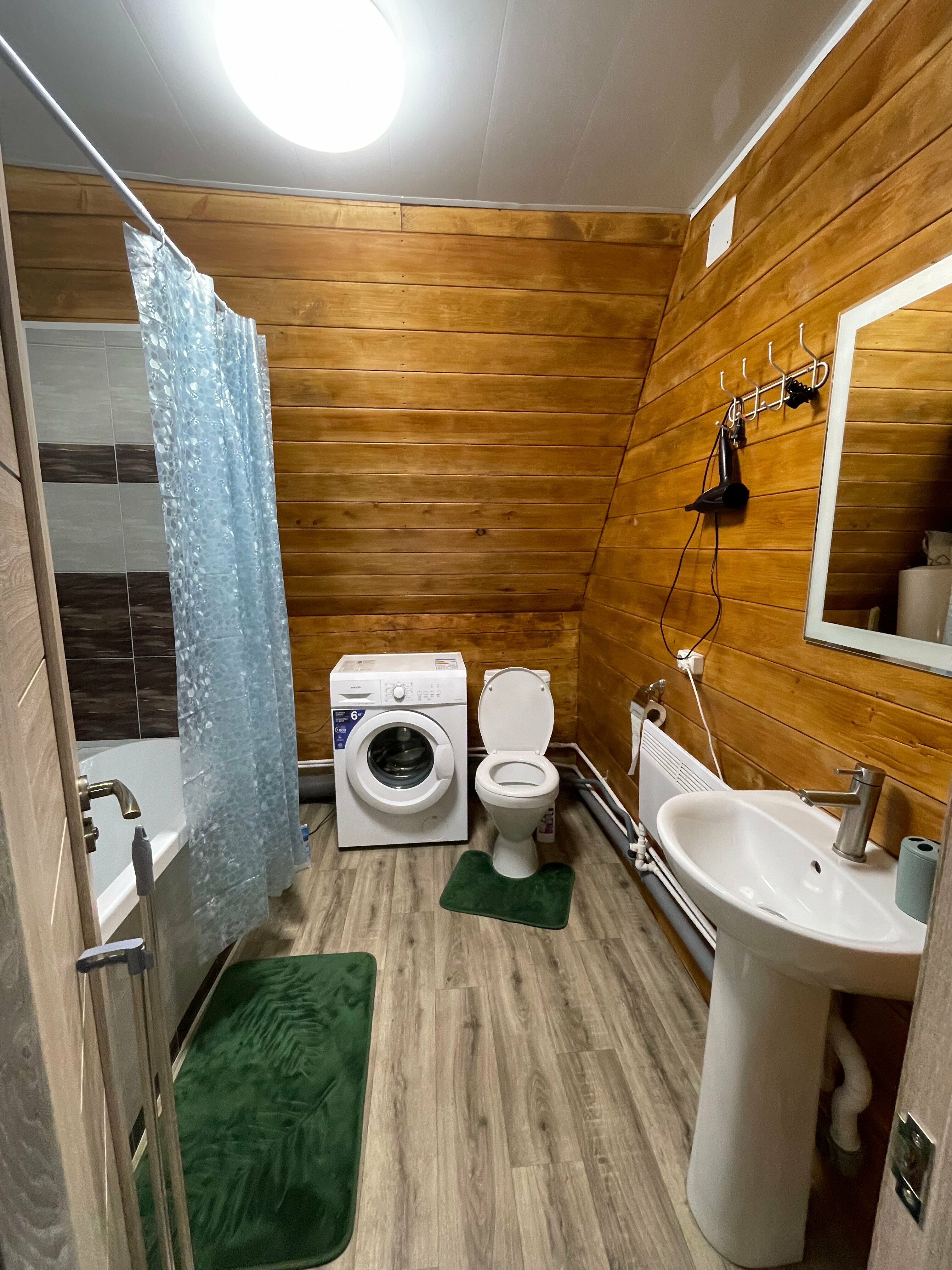 Cемейный номер с собственной ванной комнатой