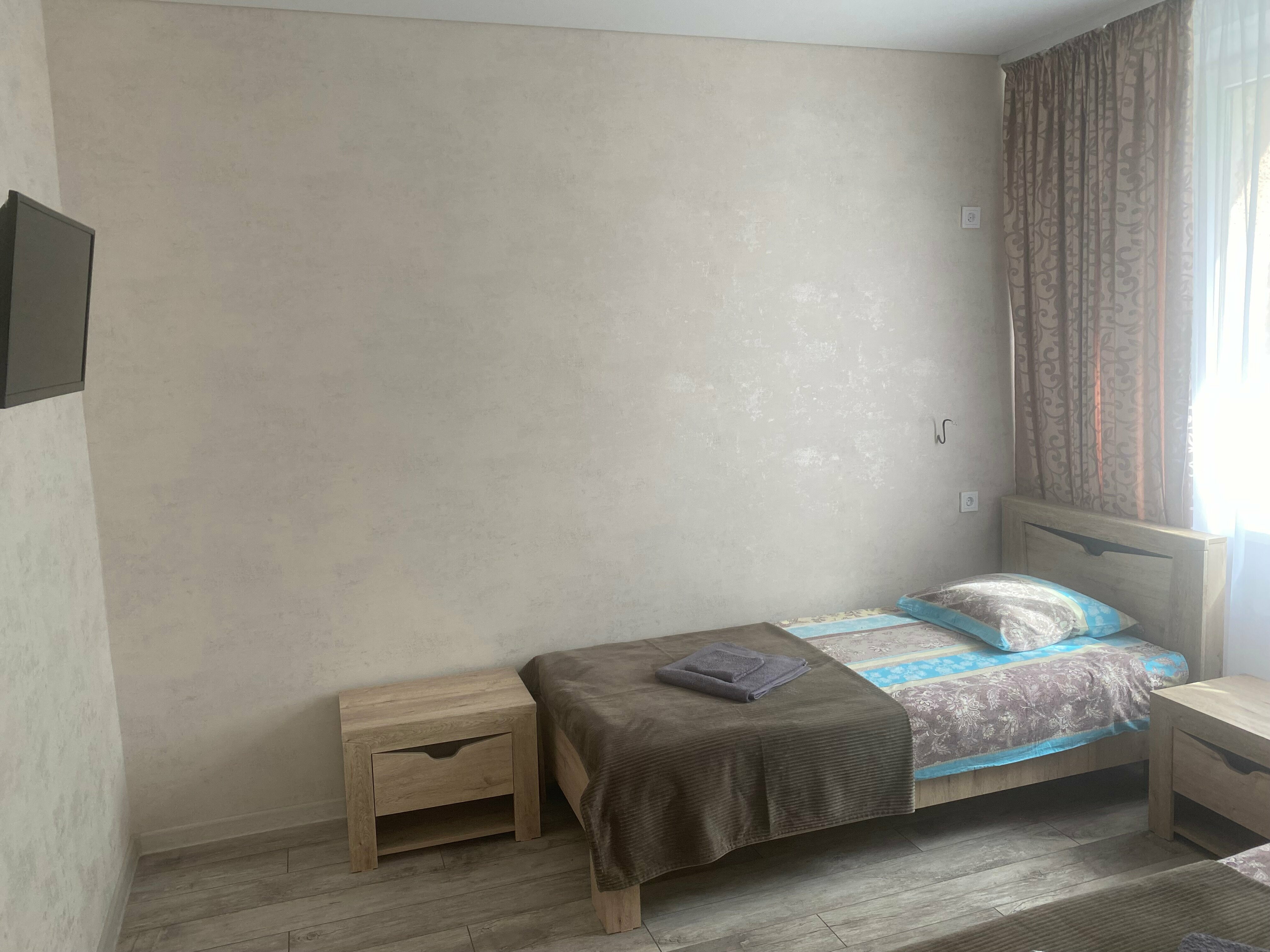 Двухместный номер с 2 отдельными кроватями и общей ванной комнатой