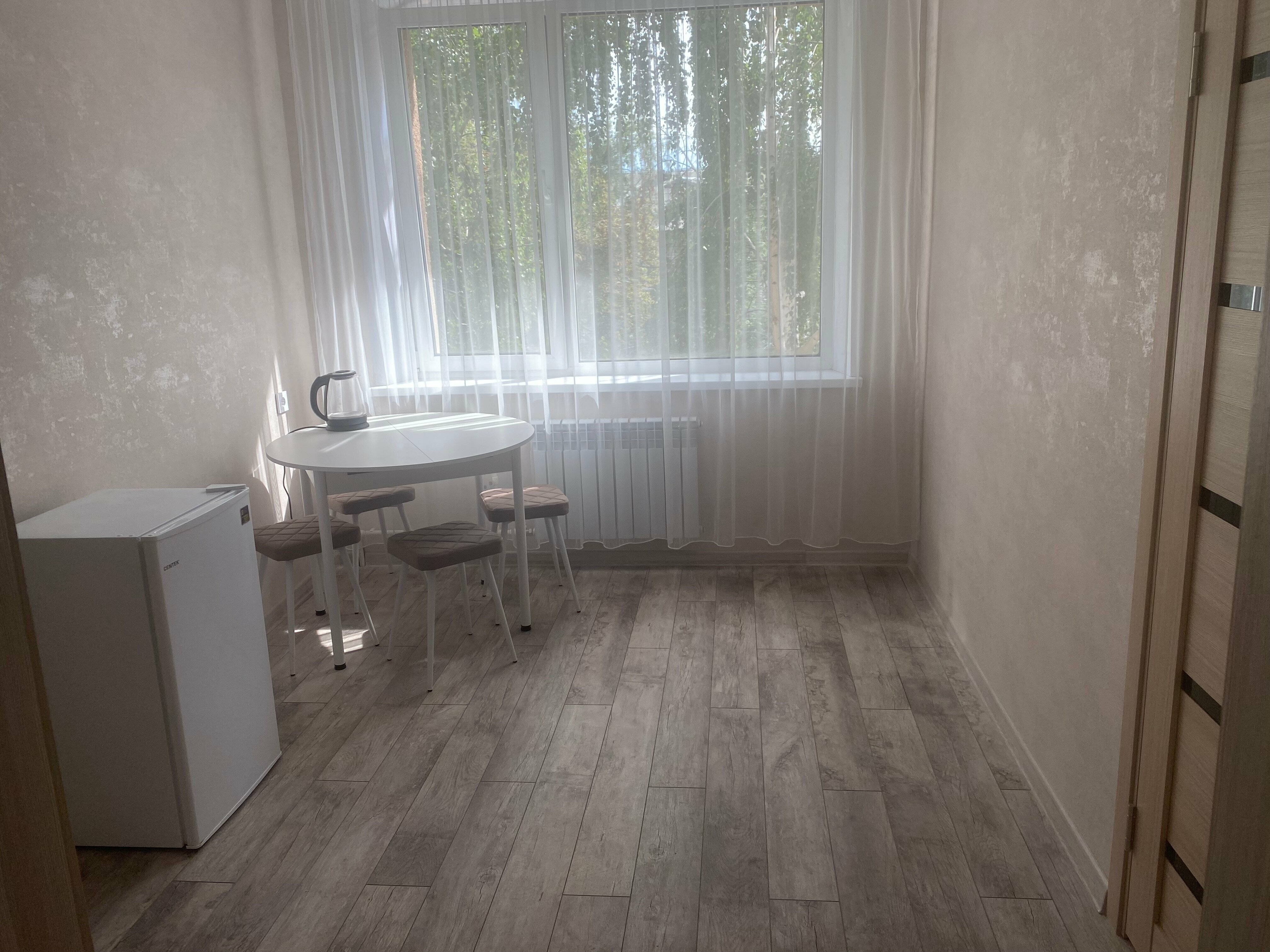 Двухместный номер с 2 отдельными кроватями и общей ванной комнатой