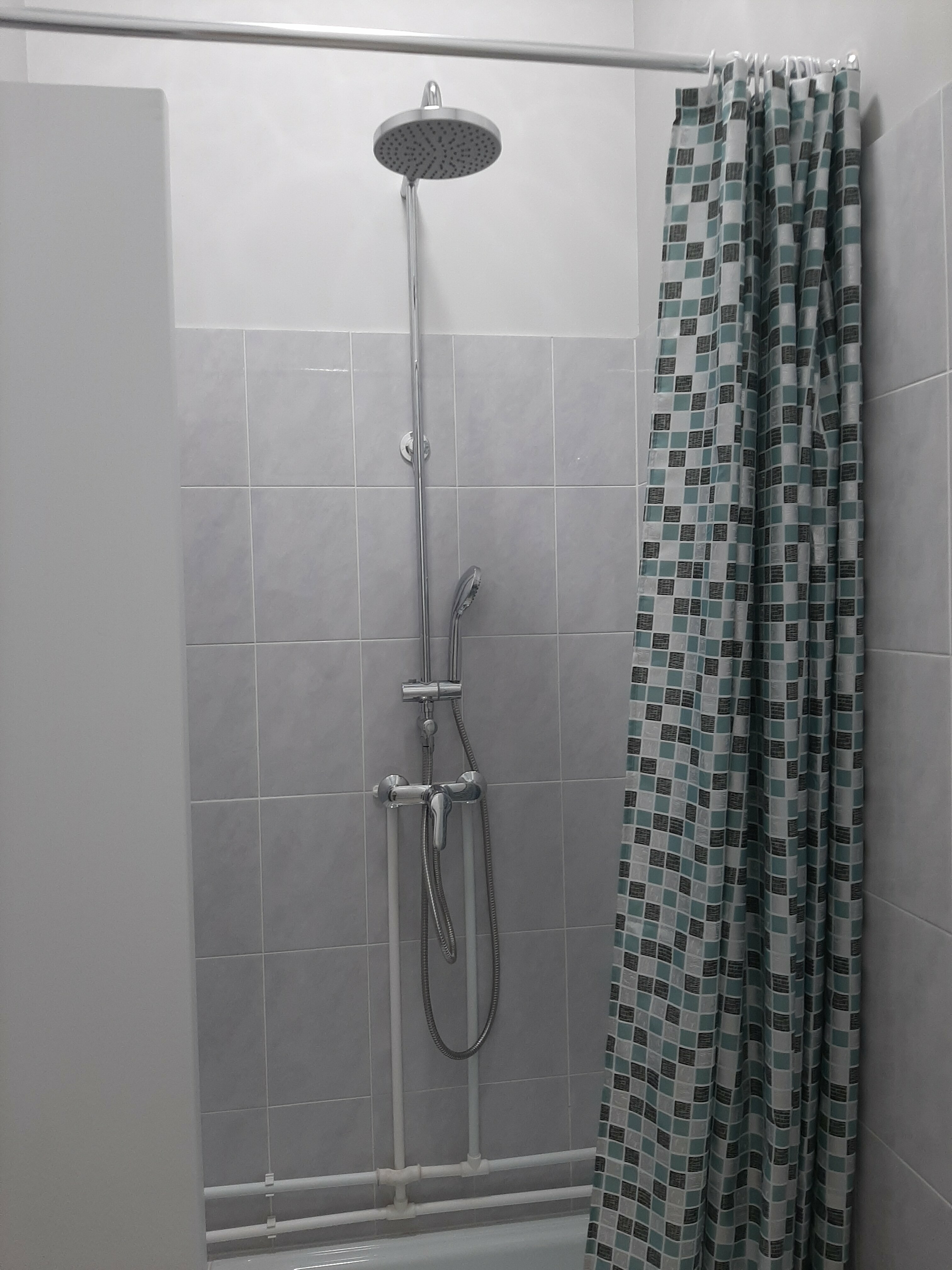 Спальное место на двухъярусной кровати в общем номере для мужчин