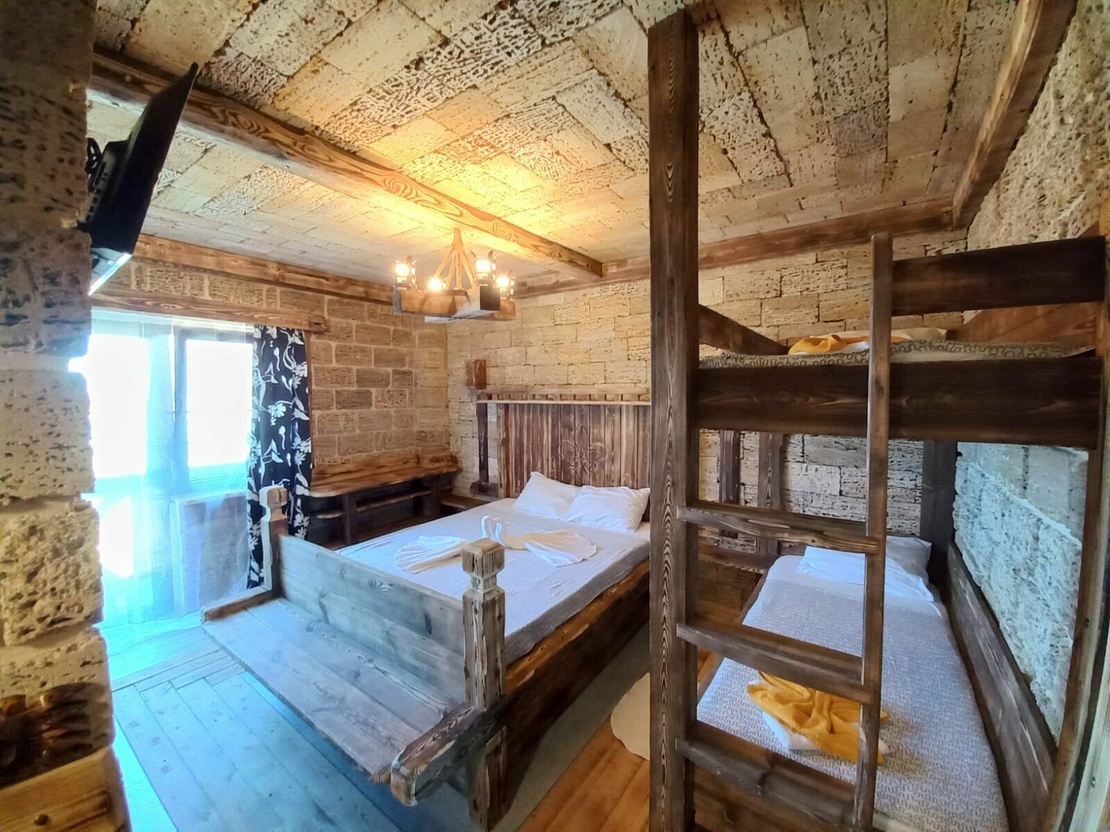 Четырехместный номер с балконом