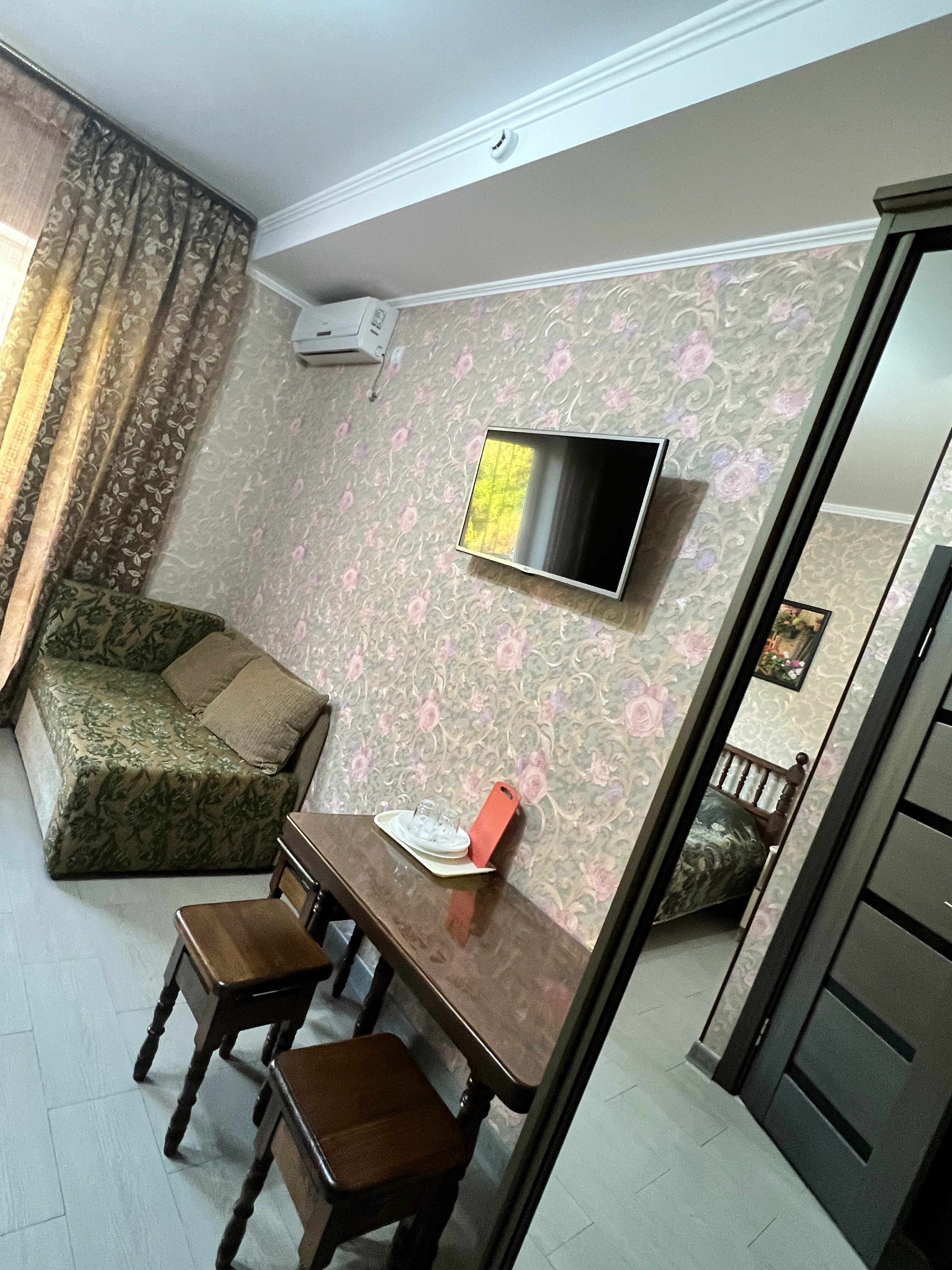 Трехместный номер с балконом