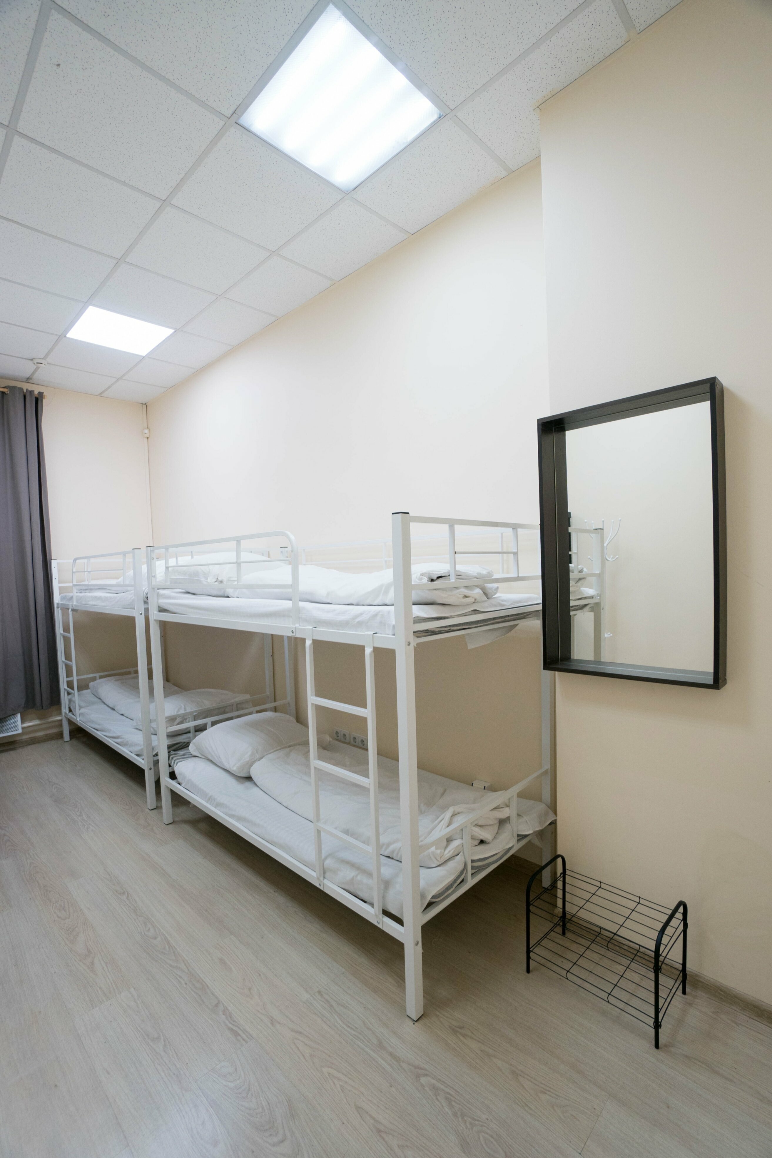 Кровать в общем 6-местном номере для мужчин и женщин