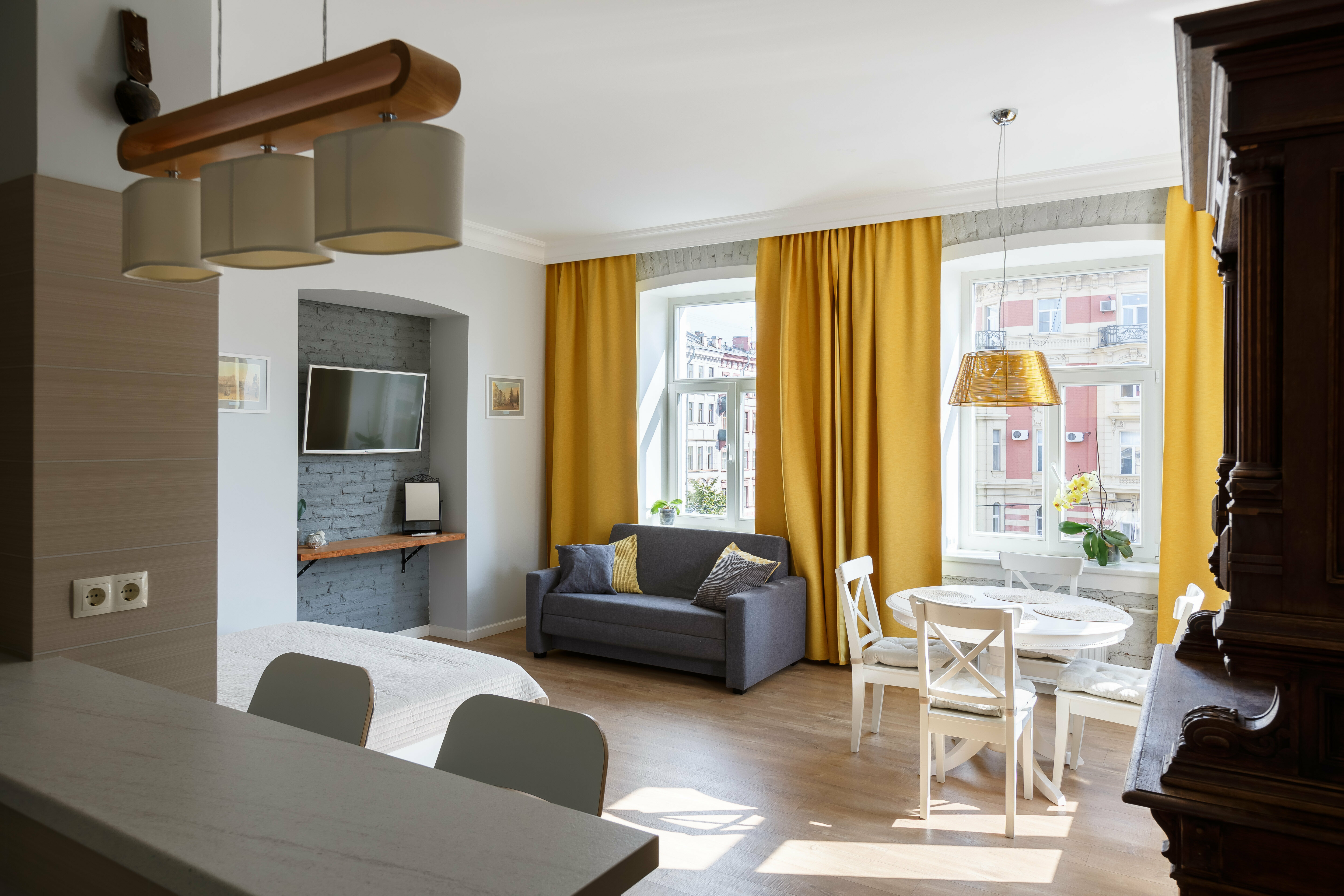 Номер-студия с кроватью размера "king-size" и диван-кроватью