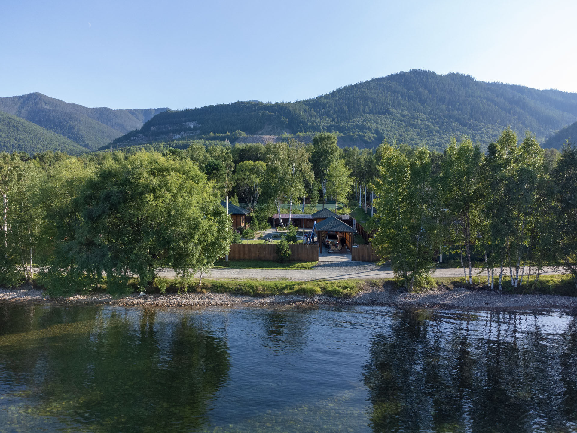 Дом с видом на озеро